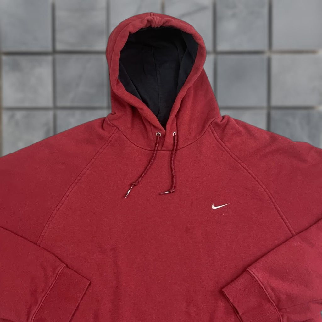 Nike VINTAGE Nike Sweatshirt Adult XL Red Embroidered Sweater Mens Y2K Hoodie Swoosh Size US XL / EU 56 / 4 - 1 Thumbnail