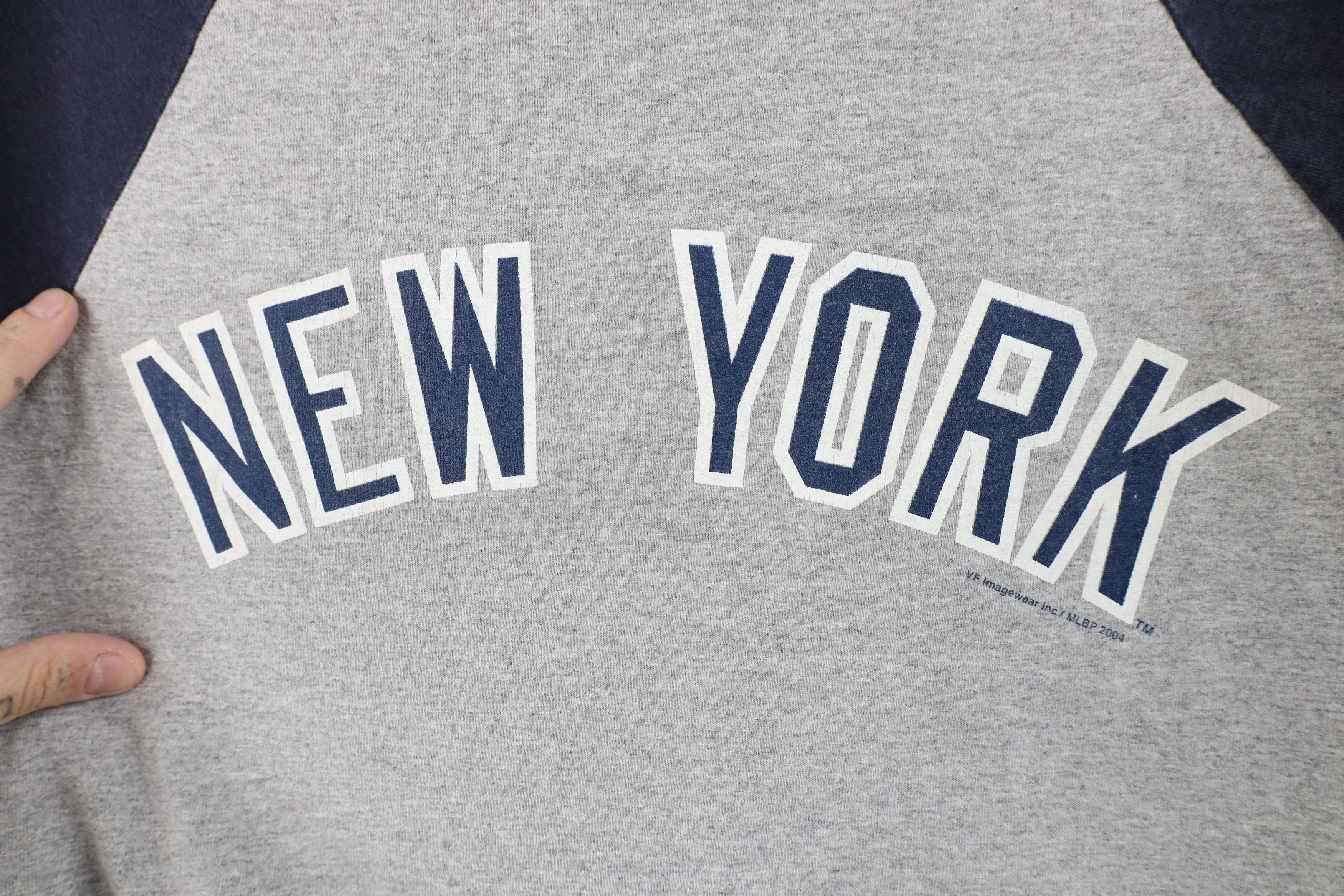 Vintage Vintage Y2K 2004 Baseball 3/4 Sleeve Raglan T-Shirt Gray Size US L / EU 52-54 / 3 - 5 Thumbnail