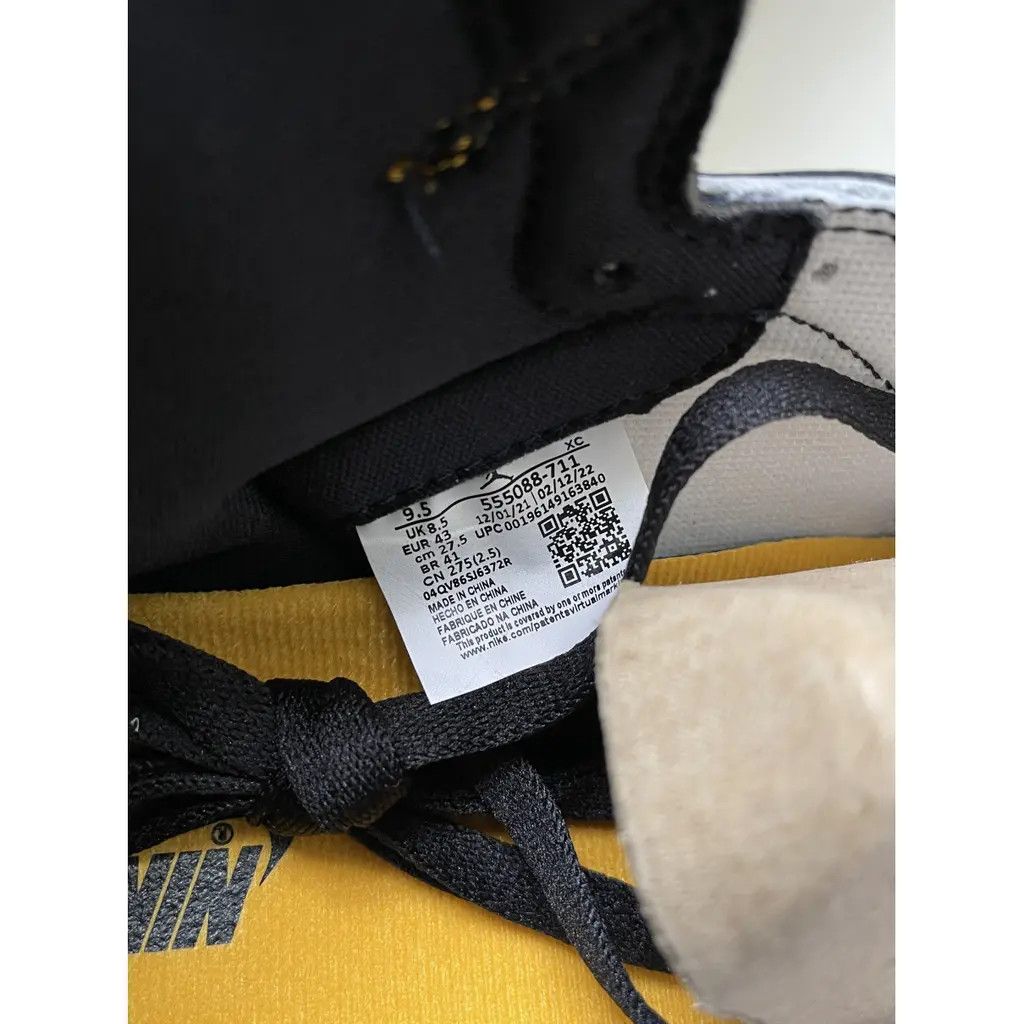 Jordan Brand Nike 2022 Air Jordan 1 Retro High OG 'Yellow Toe' Size US 9.5 / EU 42-43 - 4 Thumbnail