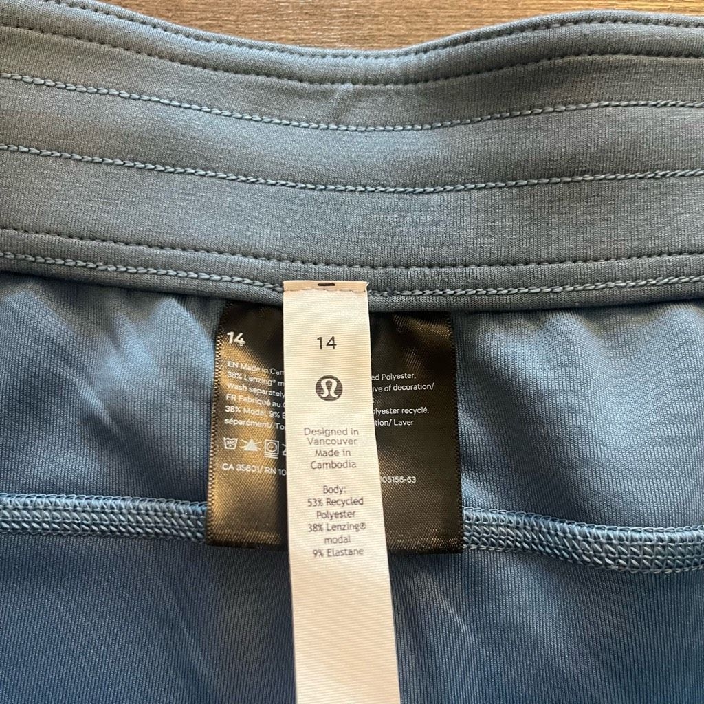 Lululemon Lululemon Light Blue Soft Stream Cropped Wide Leg Pants Wome Size 36" / US 14 / IT 50 - 3 Thumbnail