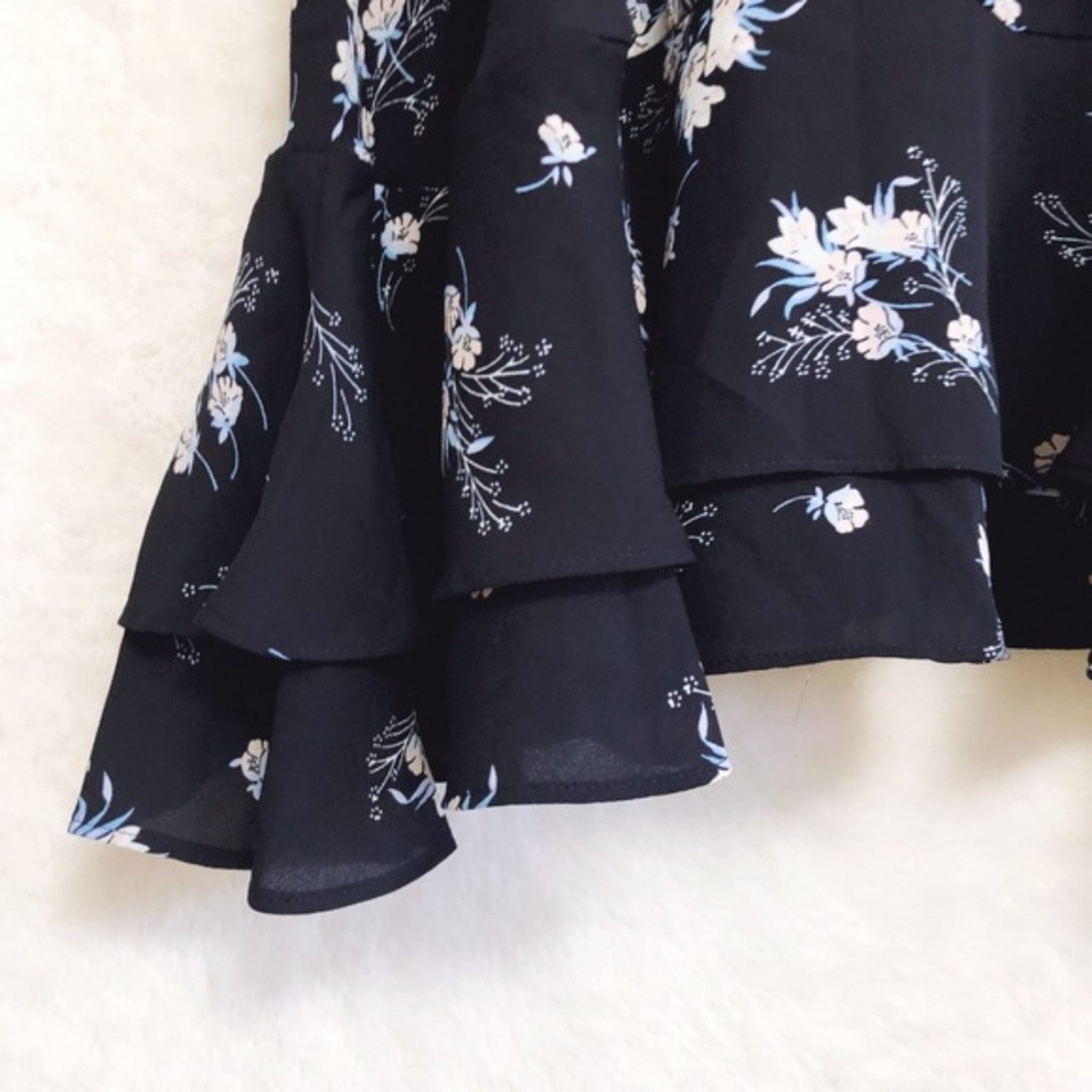 Loft LOFT Blue & White Wildflower Flounce Skirt Size 30" / US 8 / IT 44 - 7 Thumbnail