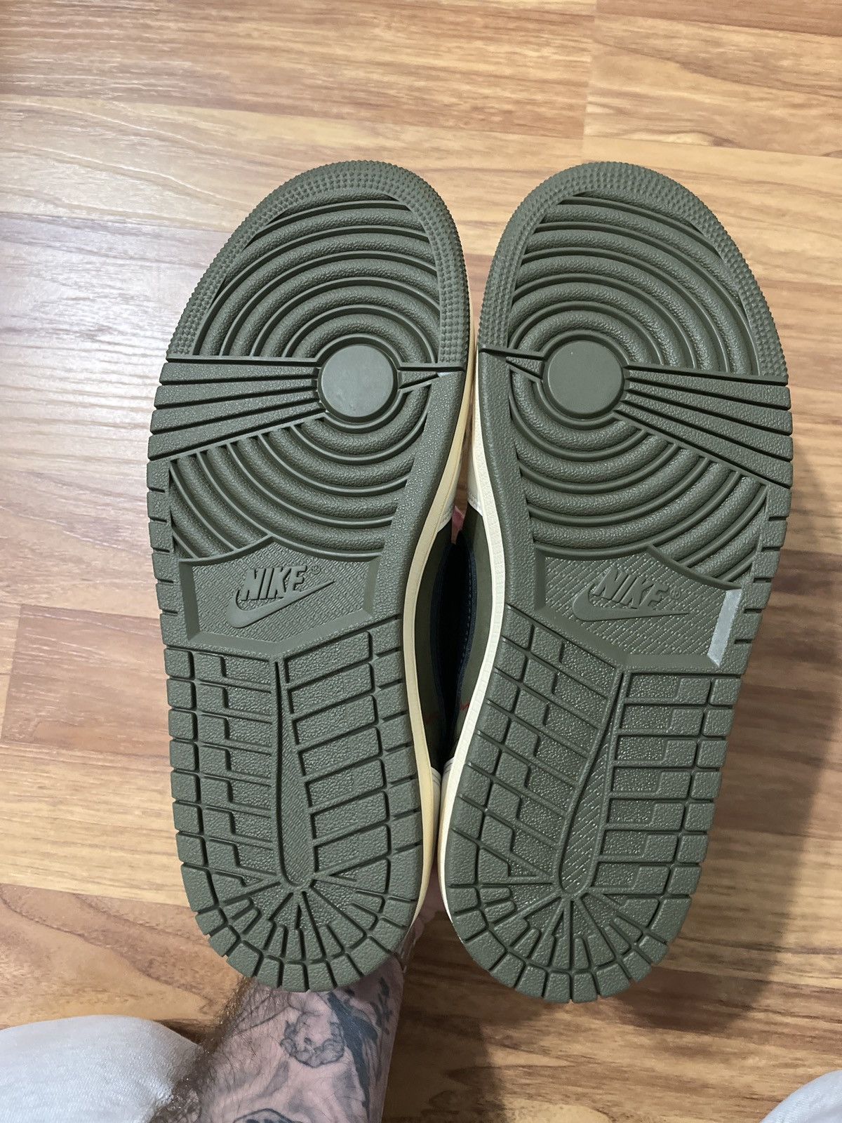 Jordan Brand × Travis Scott Travis Scott medium olive Jordan 1 low Size US 8.5 / EU 41-42 - 7 Thumbnail