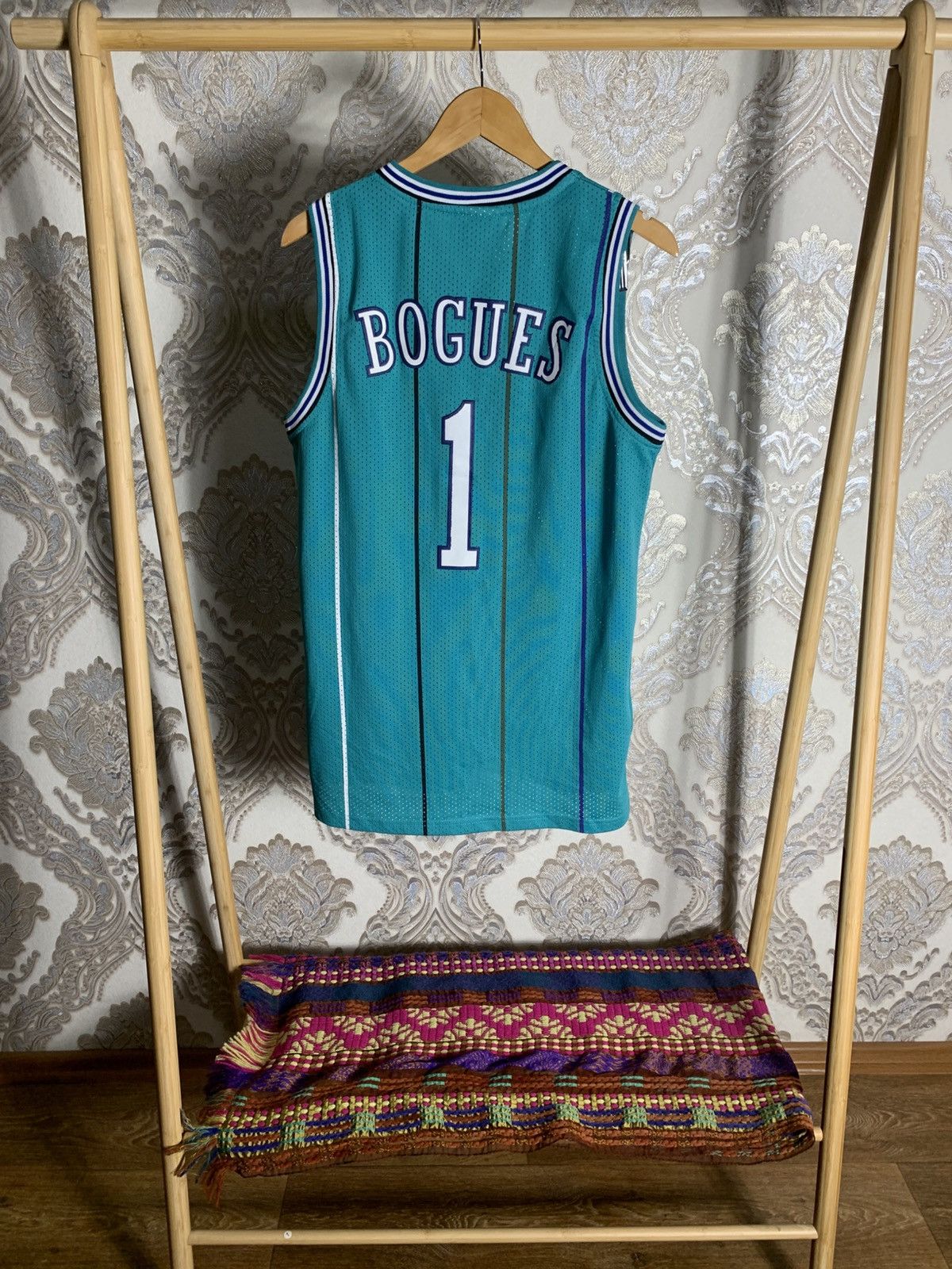 Adidas VINTAGE AFIDAS ORIGINAL CHARLOTTE RETRO NBA JERSRY Y2K 90s Size US S / EU 44-46 / 1 - 7 Thumbnail