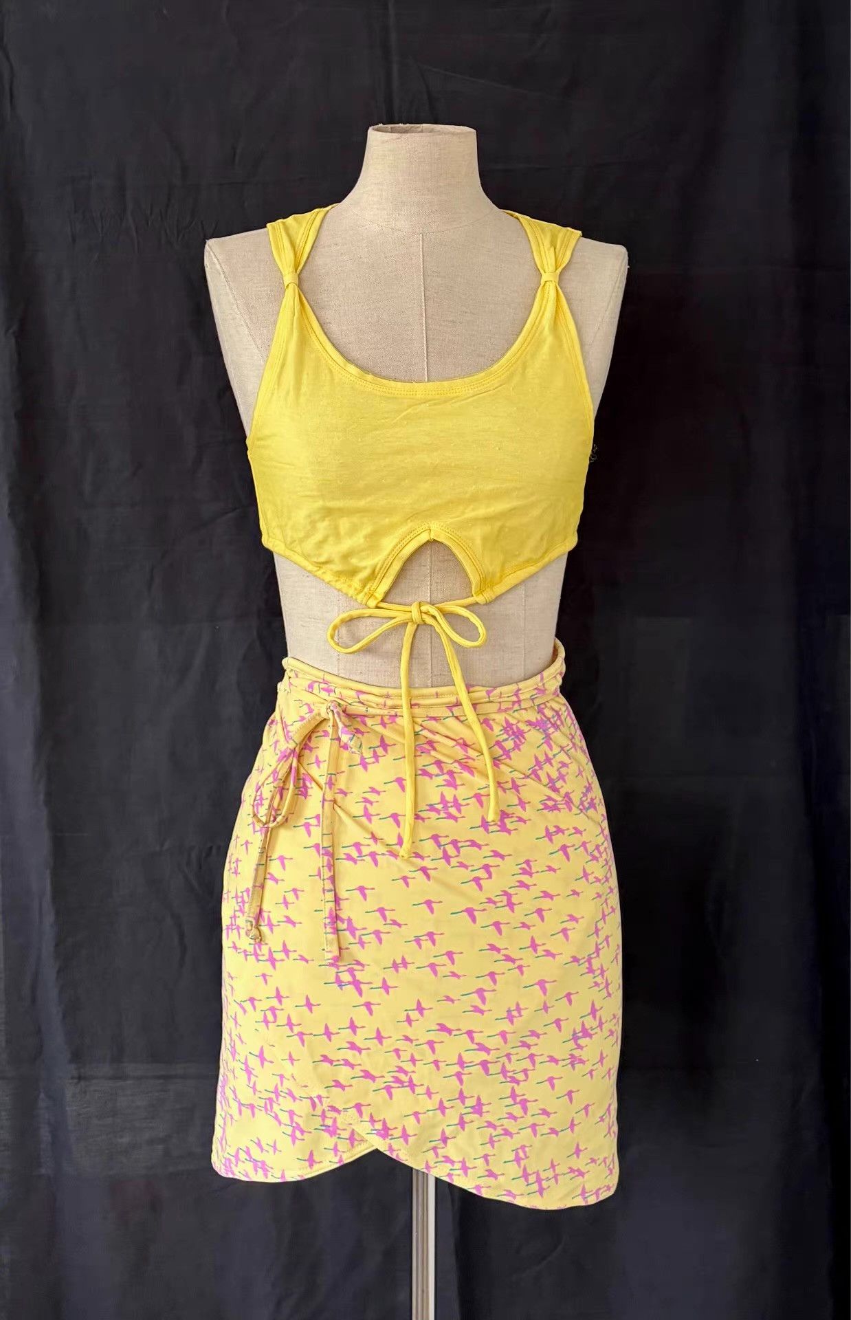 Versace Versace Mare Women's Bird Print Wrap Mini Skirt Ｑ21 Size 27" / US 4 / IT 40 - 1 Thumbnail