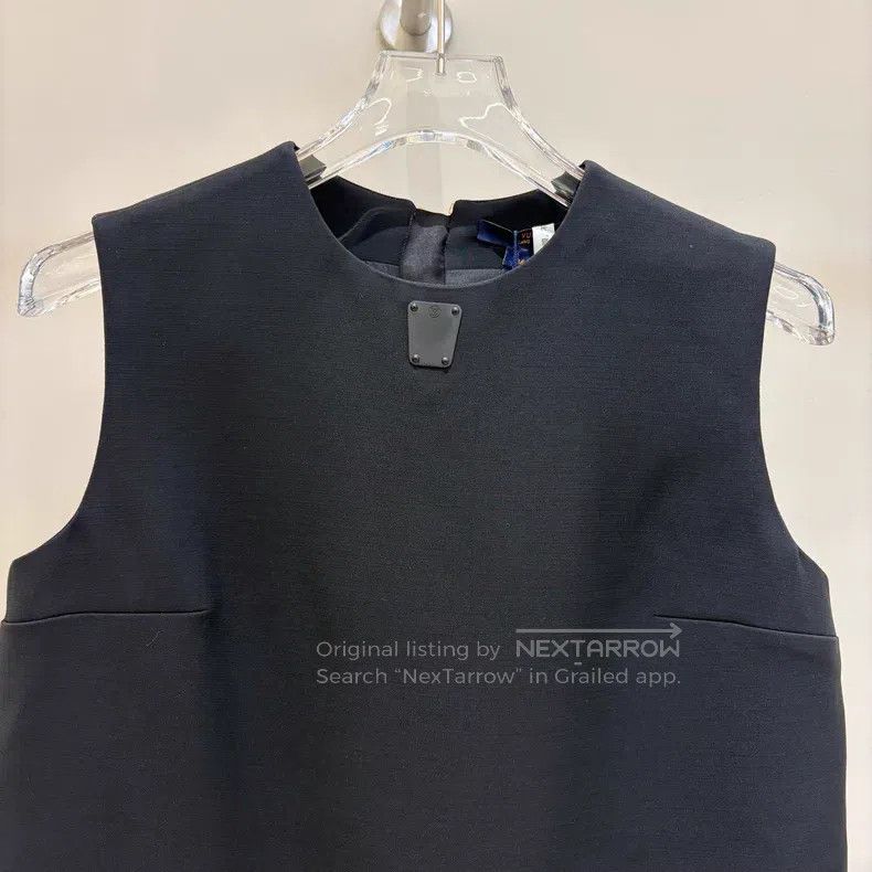 Louis Vuitton SS23 Solid Crew Neck Casual Sleeveless Dress