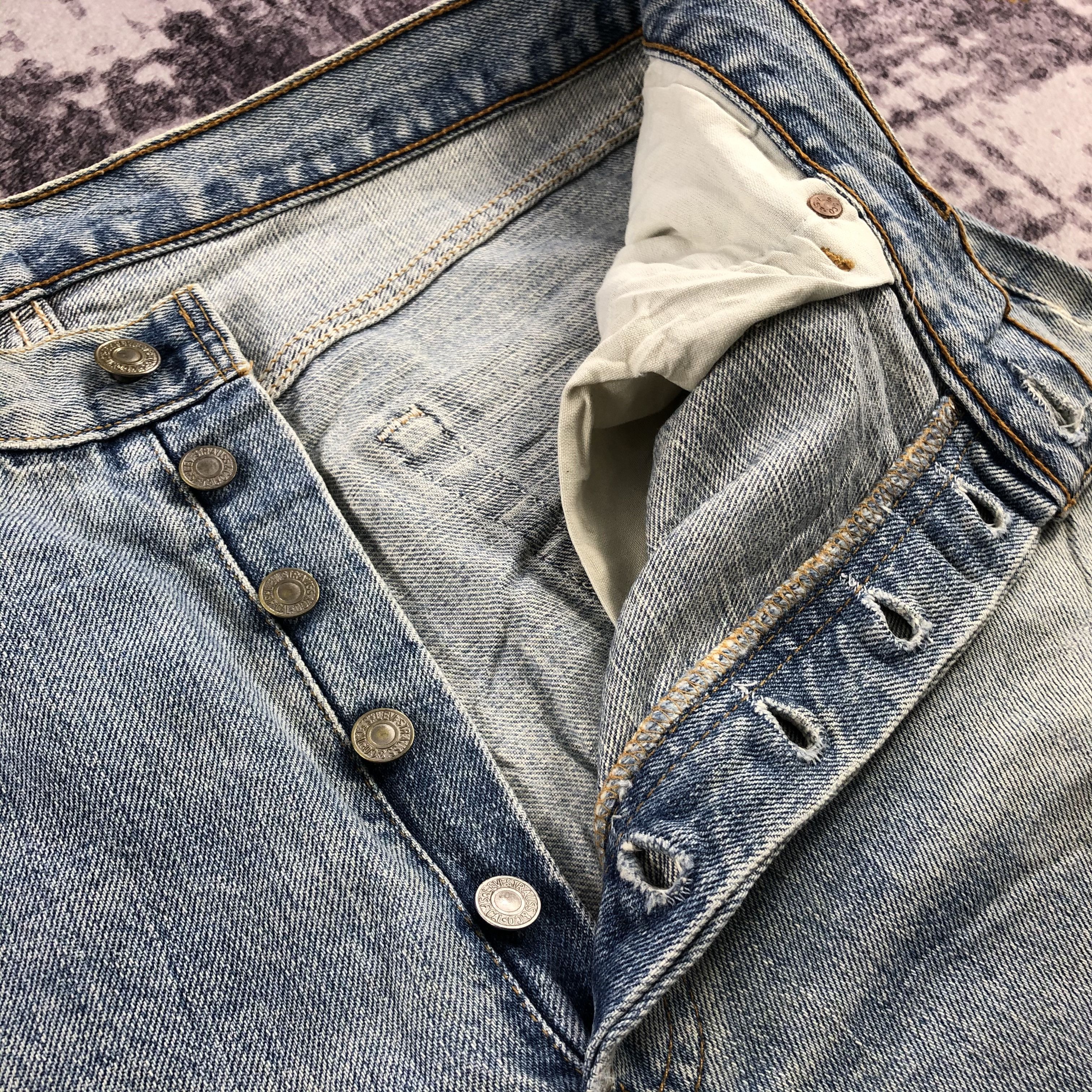Levi's Vintage 90s Blue Wash Levis 501 Jeans-JM2856 Size US 35 - 12 Thumbnail