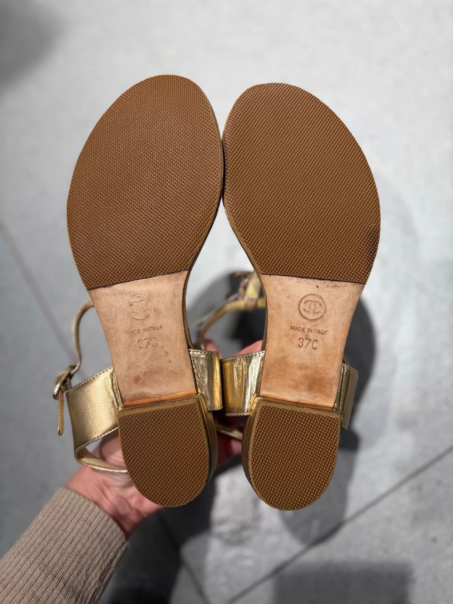 Chanel Chanel Gold Large Logo Flip Flops 99 New Size 37 Size US 6.5 / IT 36.5 - 4 Thumbnail