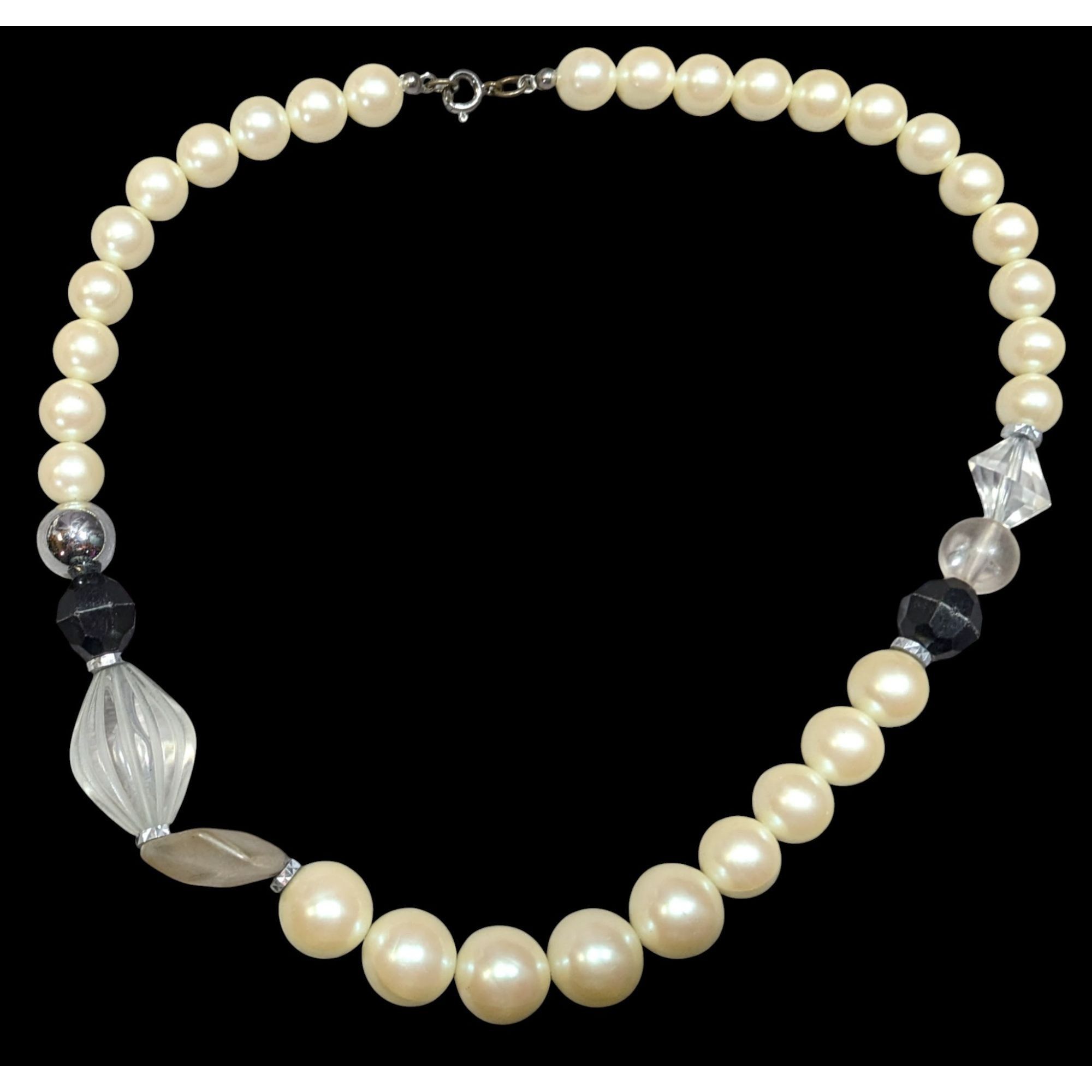 Other Vintage Chunky Faux Pearl Acrylic And Glass Beaded Necklace Size ONE SIZE - 1 Thumbnail