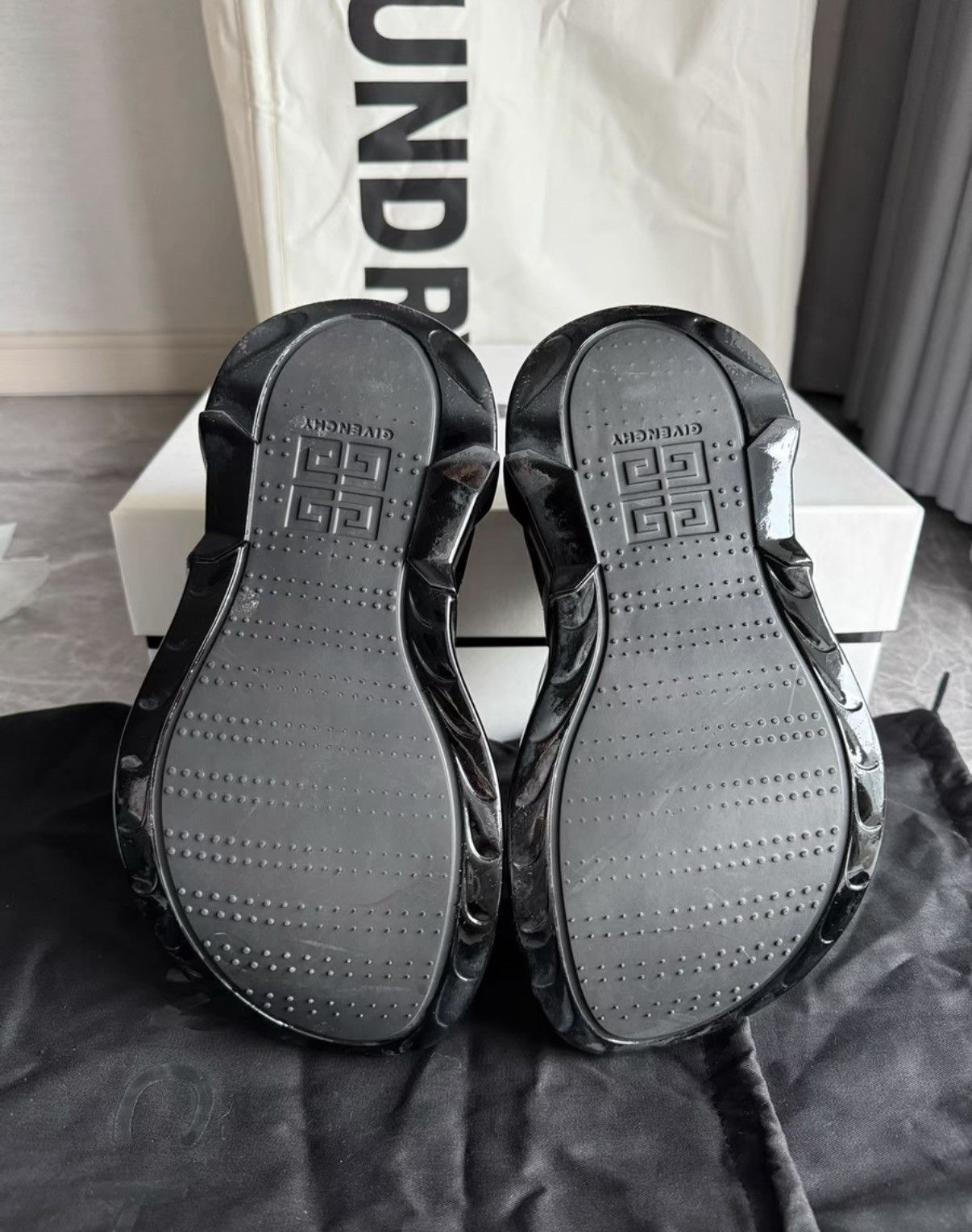 Givenchy Givenchy Marshmallow Wedge Slides K6 Size US 6 / IT 36 - 5 Thumbnail