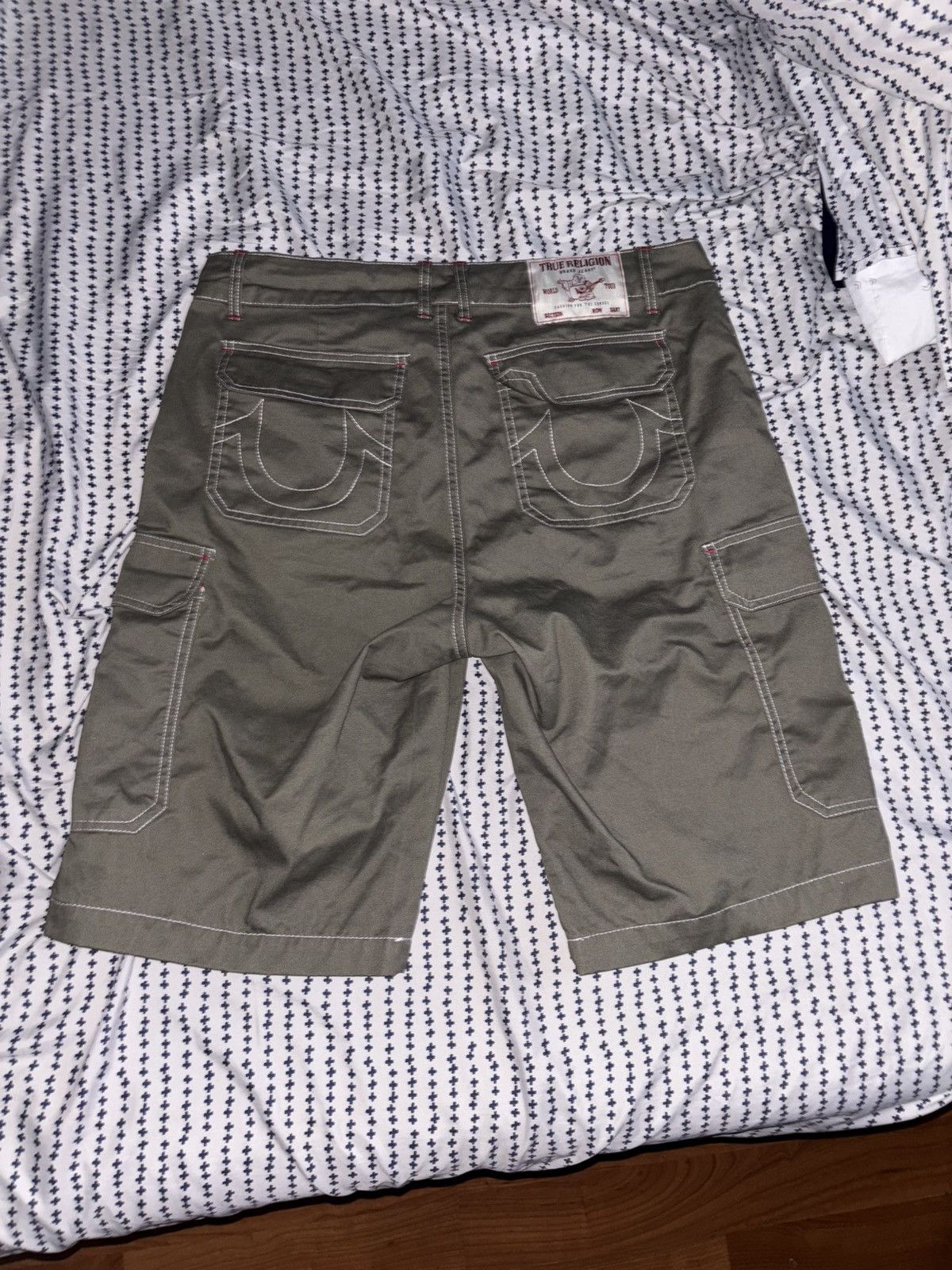 True Religion True Religion White Stitched Green Shorts Size US 32 / EU 48 - 2 Thumbnail