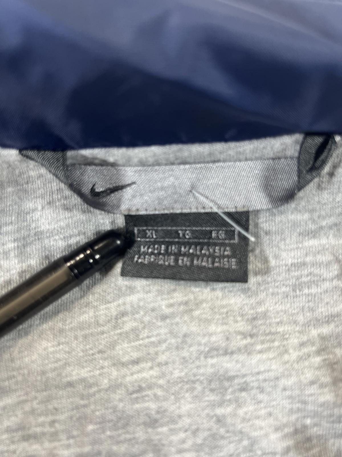 Nike Vintage Nike Navy Blue and White Windbreaker Jacket XL Size US XL / EU 56 / 4 - 4 Thumbnail