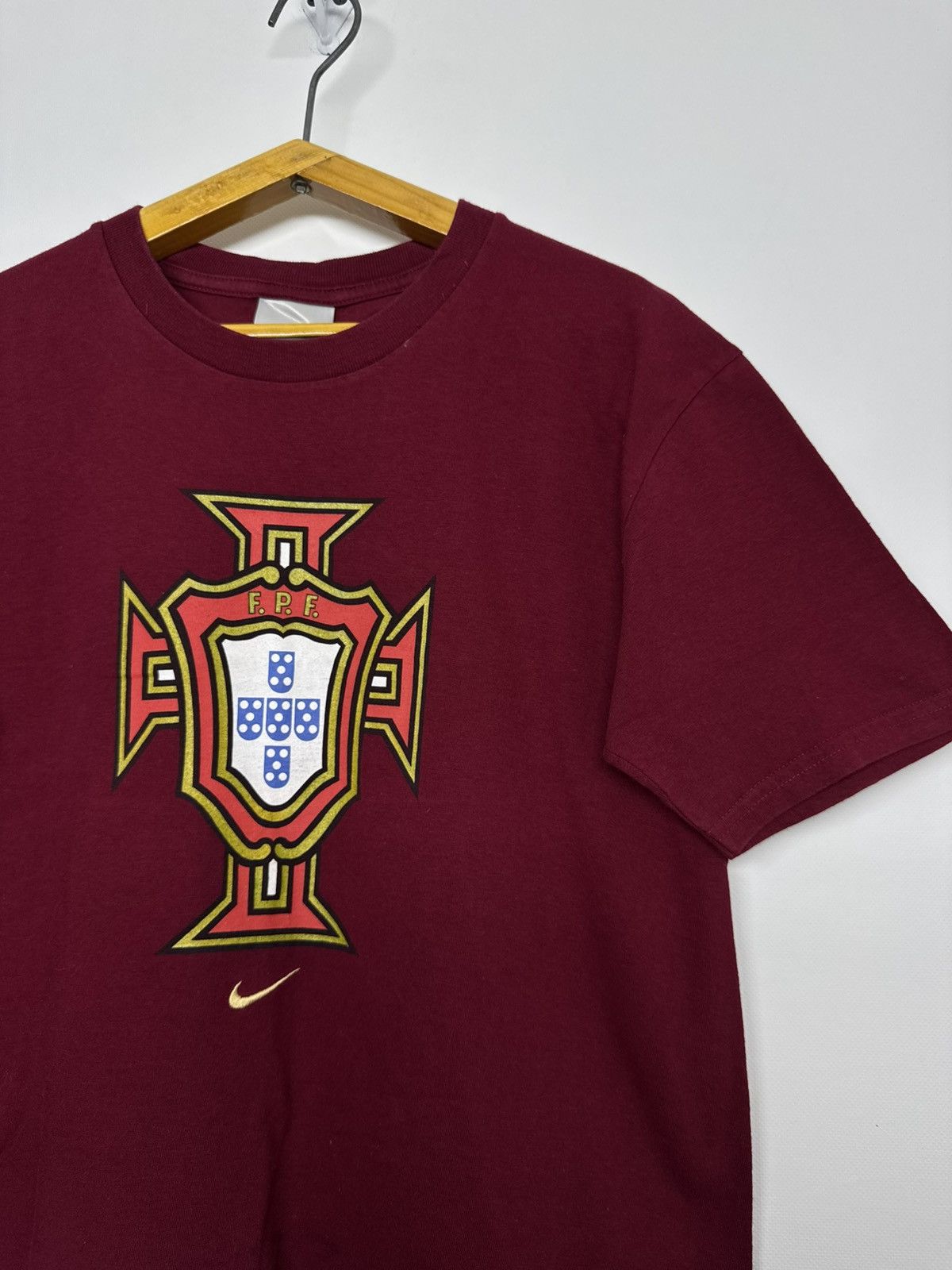 Nike Vintage Y2k Nike Portugal Football Center Swoosh T-shirt Size US S / EU 44-46 / 1 - 8 Thumbnail