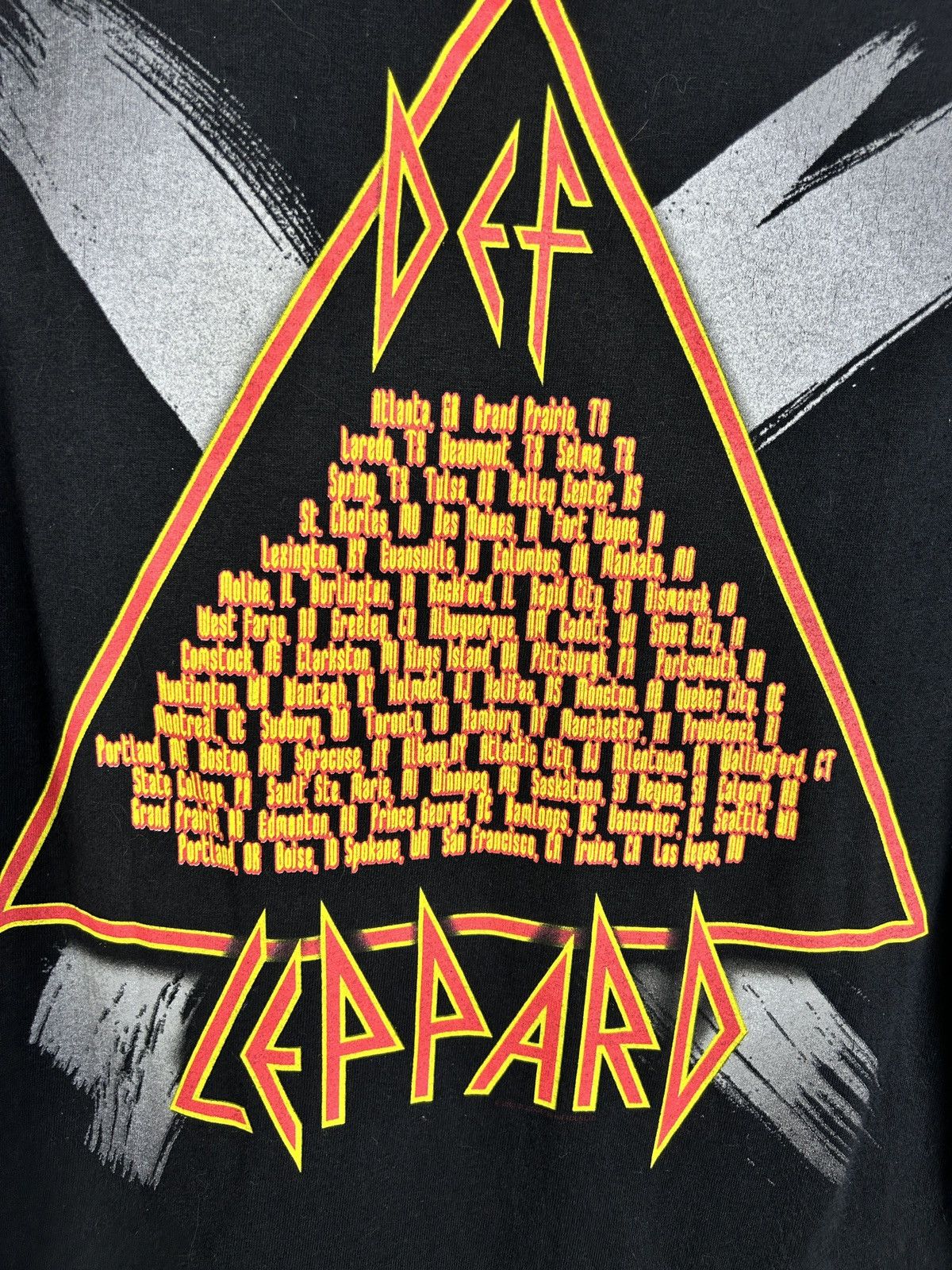 Band Tees 00s Def Leppard 2002 Concert World Tour T-Shirt Black M Size US M / EU 48-50 / 2 - 5 Thumbnail