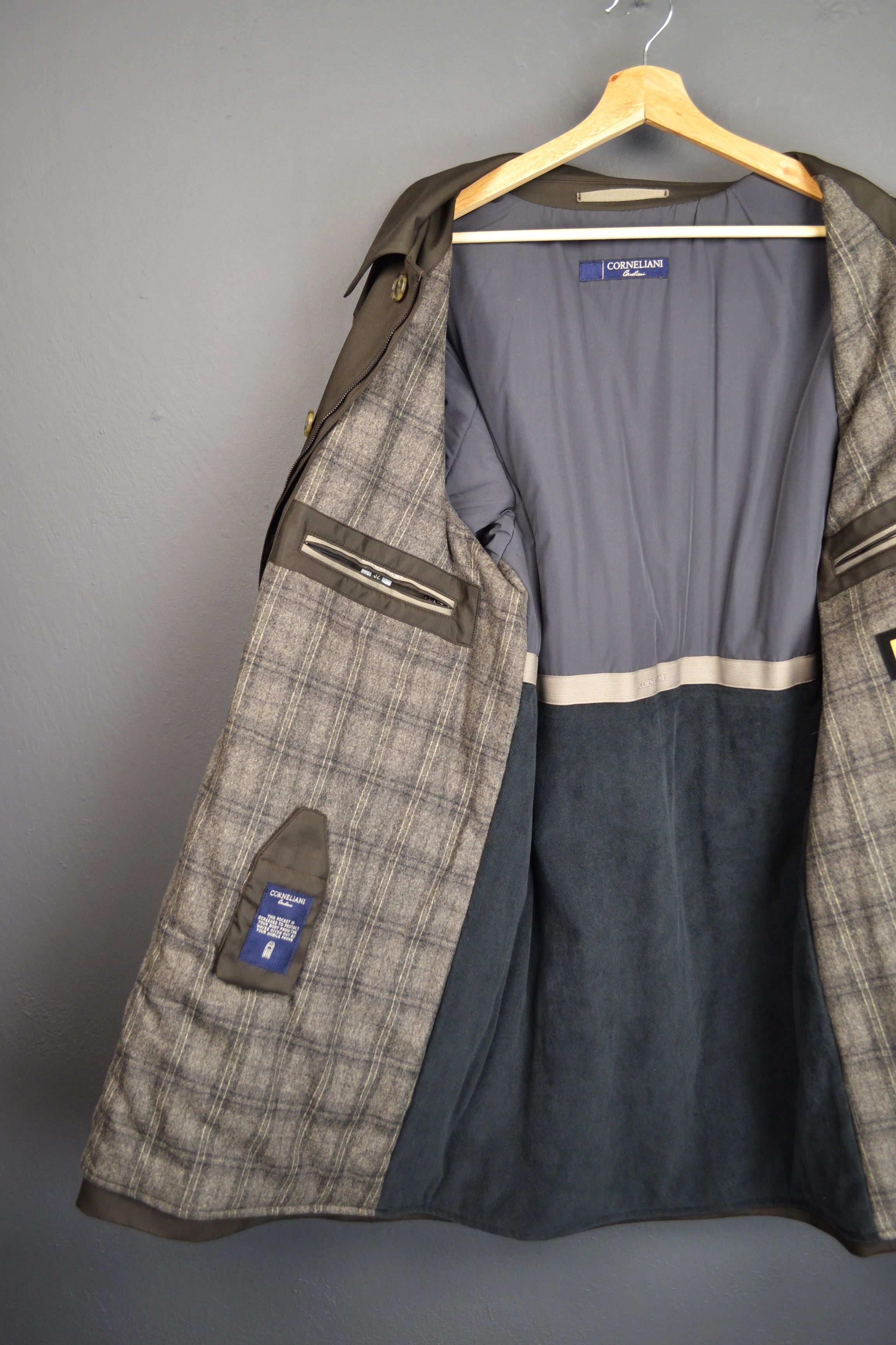 Corneliani Corneliani 52 size L-XL 42 Brown Nylon Coat Overcoat Size US L / EU 52-54 / 3 - 3 Thumbnail