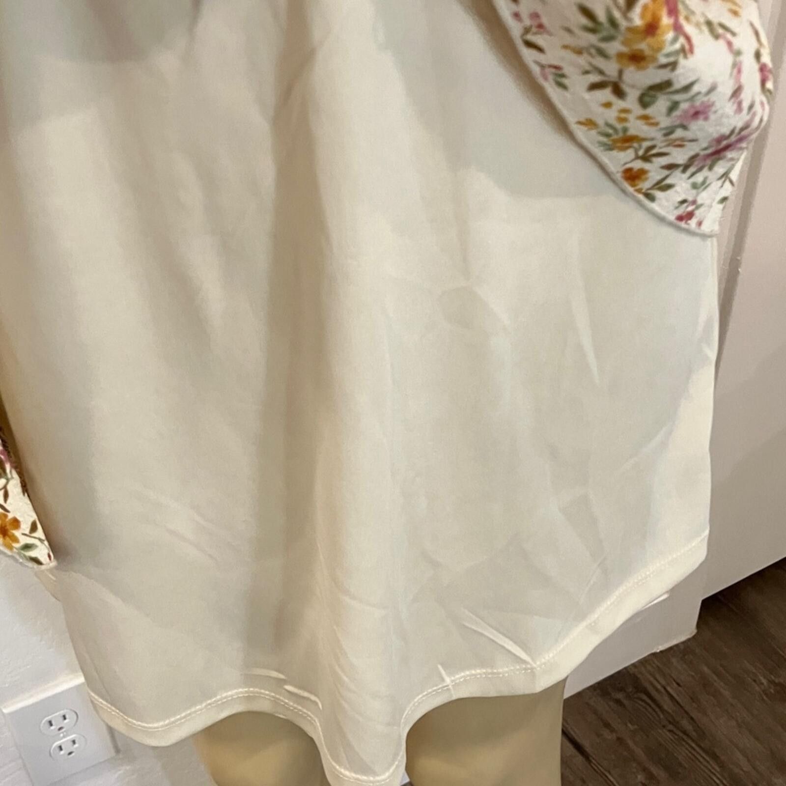Other NWT No Boundaries Cream Floral Spaghetti-Strap Mini Dress Size S / US 4 / IT 40 - 7 Thumbnail
