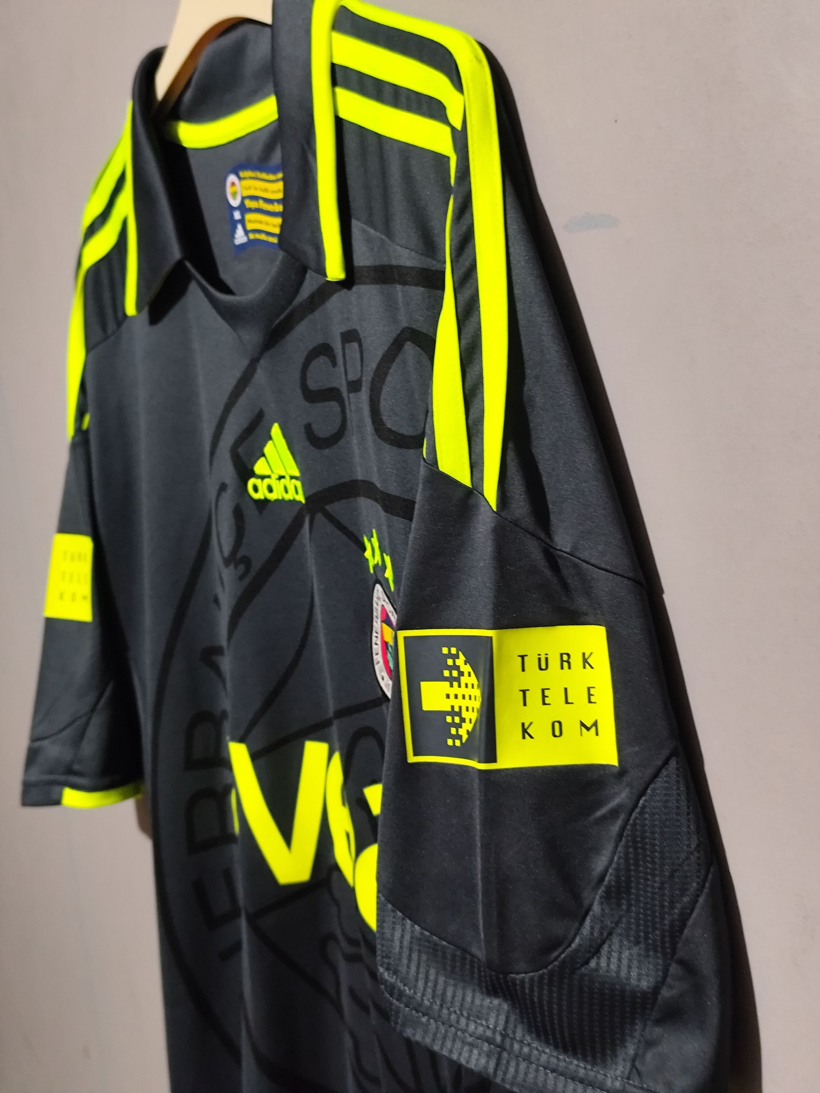 Adidas Adidas x Fenerbahce 2009-10 R. Carlos #3 Third Jersey Size US XL / EU 56 / 4 - 10 Thumbnail