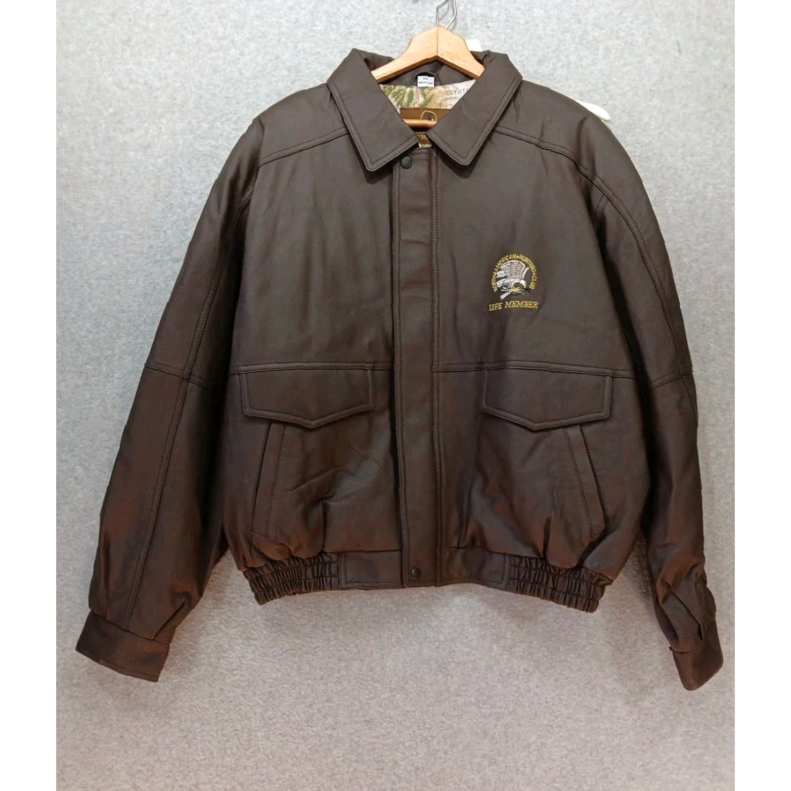 Vintage VINTAGE North American Hunting Club Life Member Brown Leather Jacket Men 2XL Bomber Coat Full Zip Embroidered Size US XXL / EU 58 / 5 - 2 Thumbnail