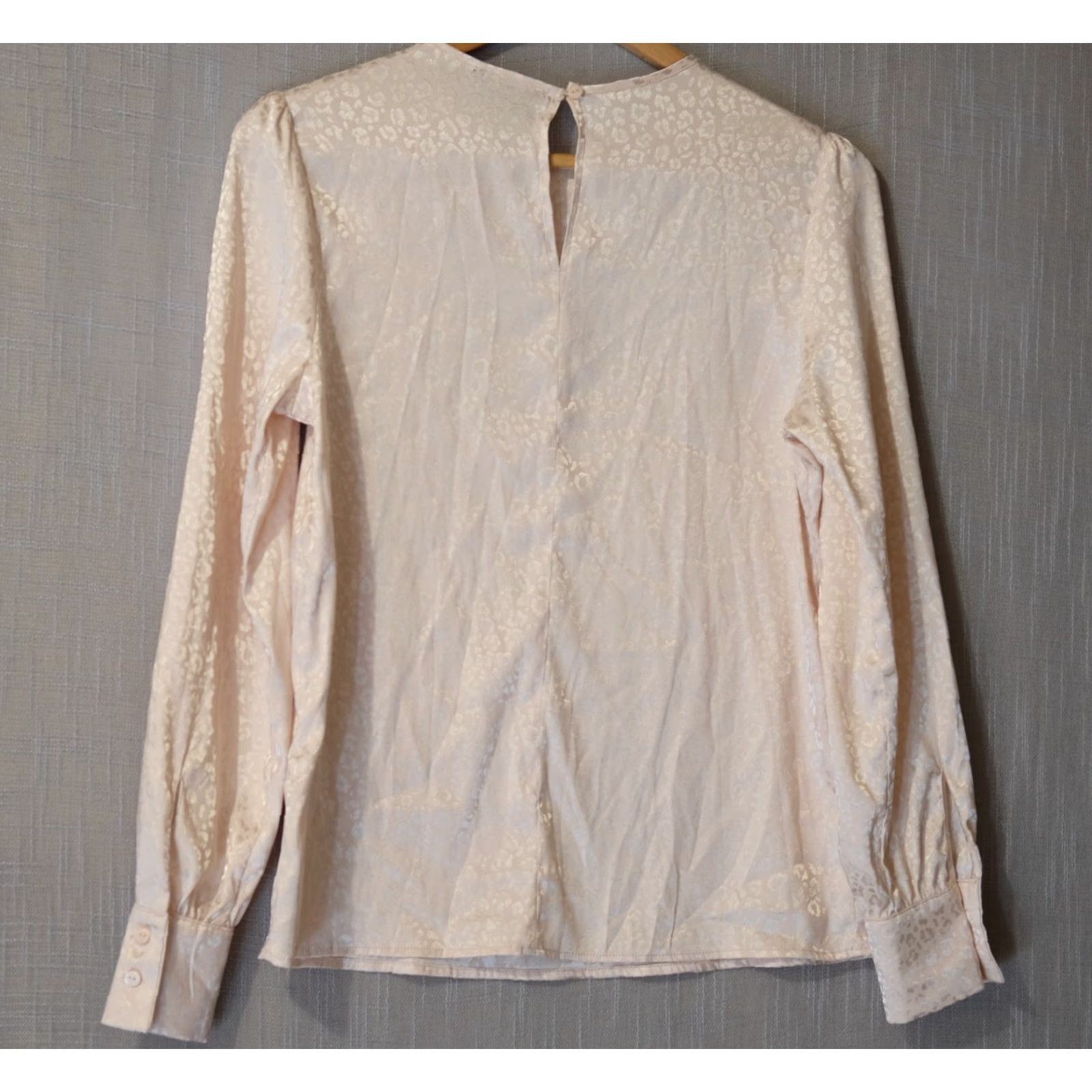 Vintage Sincerely Jules Animal Print Silky Top Pale Pink Lightweight Womens M Blouse Shirt Puff Sleeve Crew Neck Satin Polyester/Spandex Vintage No Size M / US 6-8 / IT 42-44 - 5 Thumbnail