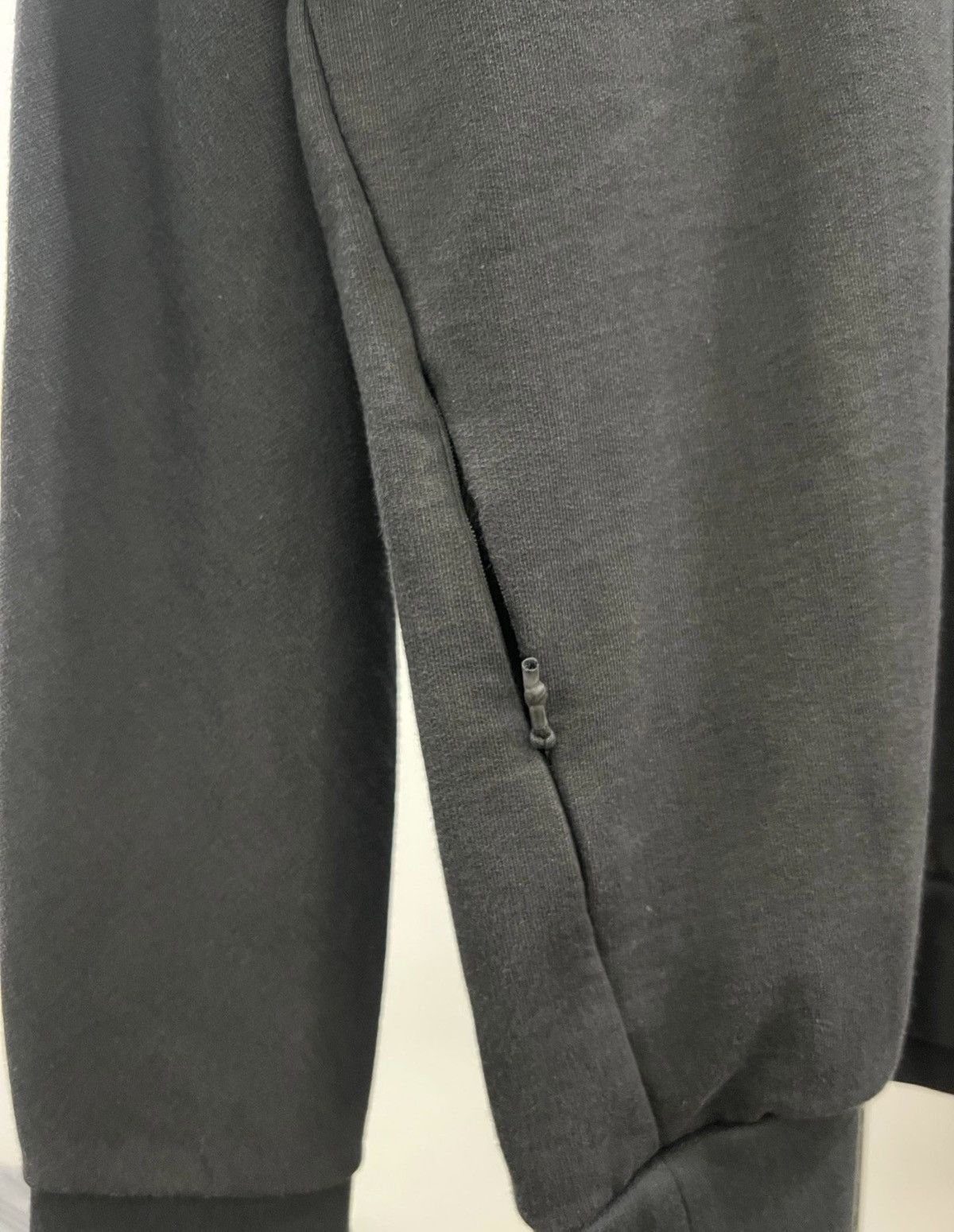11ByBBS Basic Label-Patch Crewneck Sweatshirt