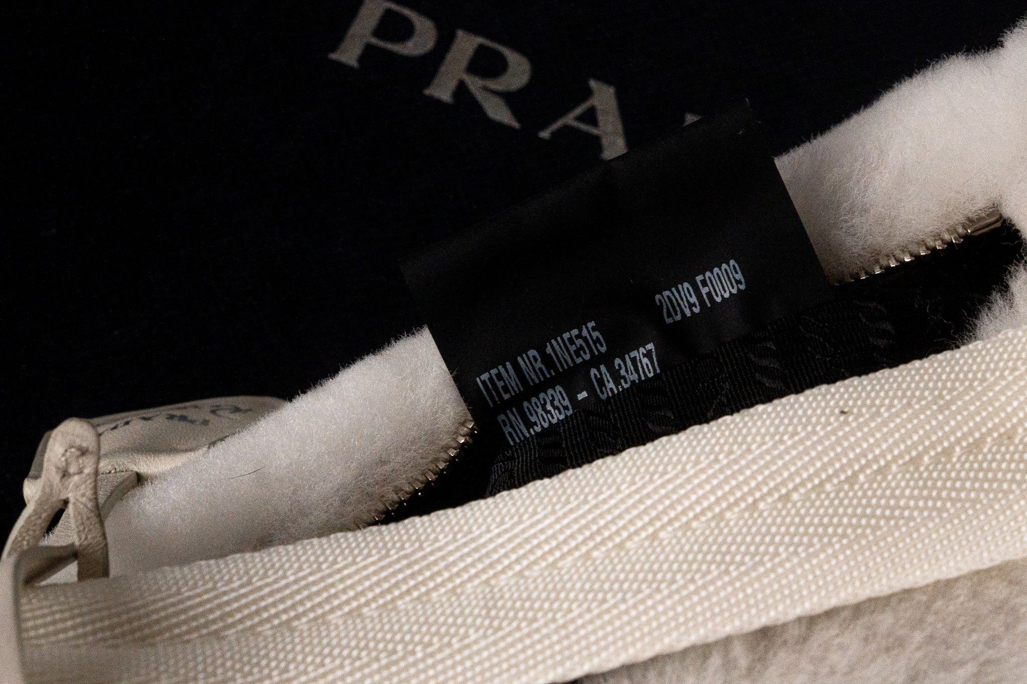 Prada Re-Edition 2000 shearling shoulder bag in white Size ONE SIZE - 9 Thumbnail