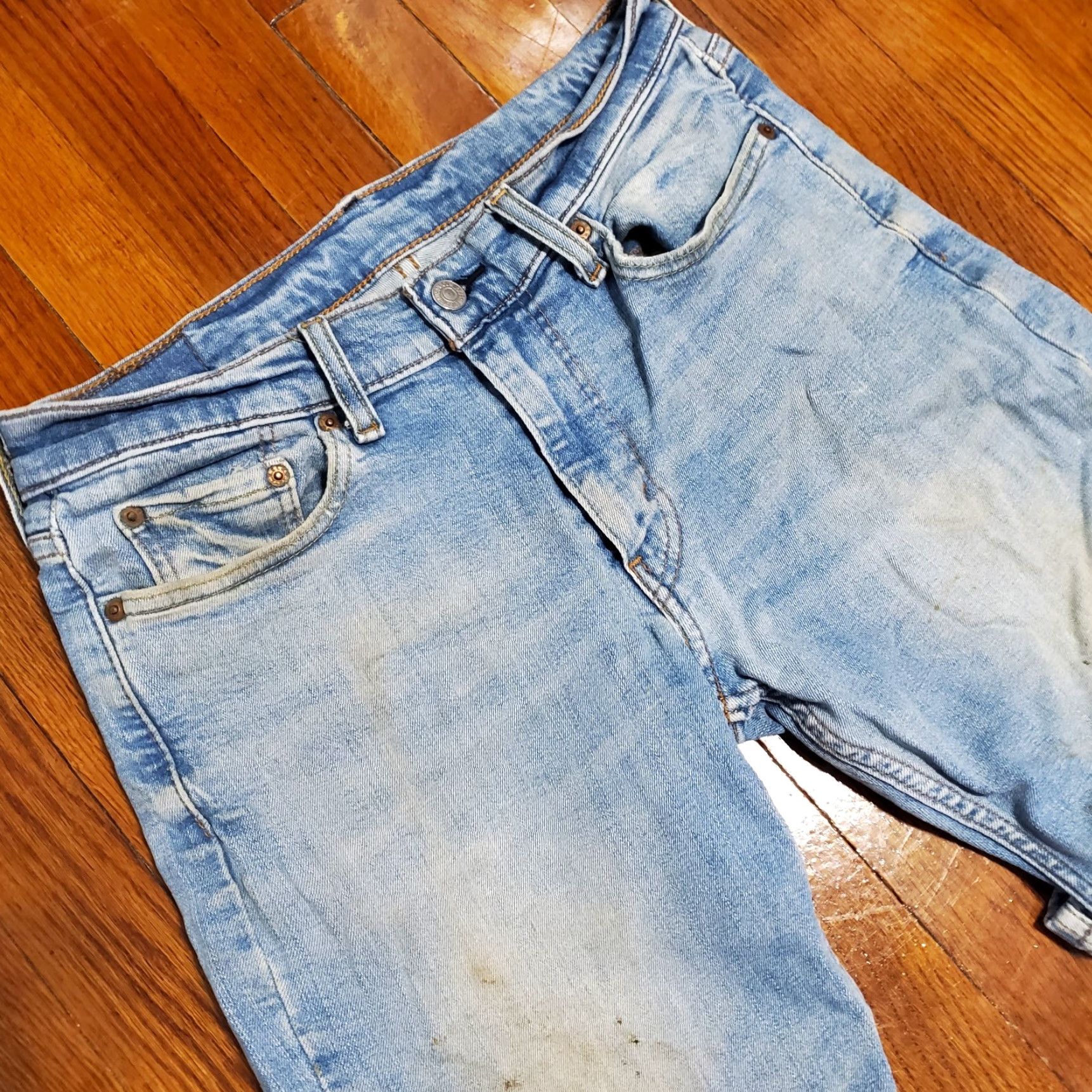 Levi's Levi's Men 514 Regular Fit Straight Stretch Jeans 30x29 Blue Denim Distressed Stain 5-Pocket Logo Button Patch Mid Rise Vintage? No (not vintage) Size US 30 / EU 46 - 7 Thumbnail