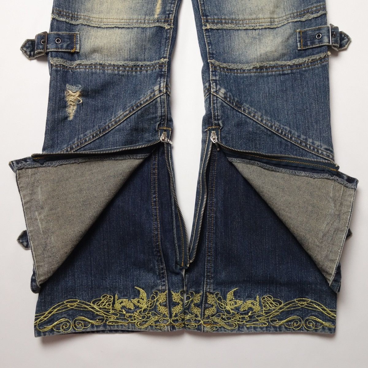 semanticdesign 2000’s Semantic Design Gimmick Belted Flared Denim Pants Size US 32 / EU 48 - 7 Thumbnail