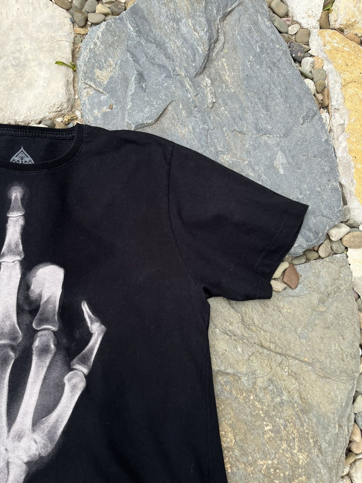 Japanese Brand × Vintage Vintage skeleton y2k fuck you roentgen middle finger tee Size US L / EU 52-54 / 3 - 4 Thumbnail