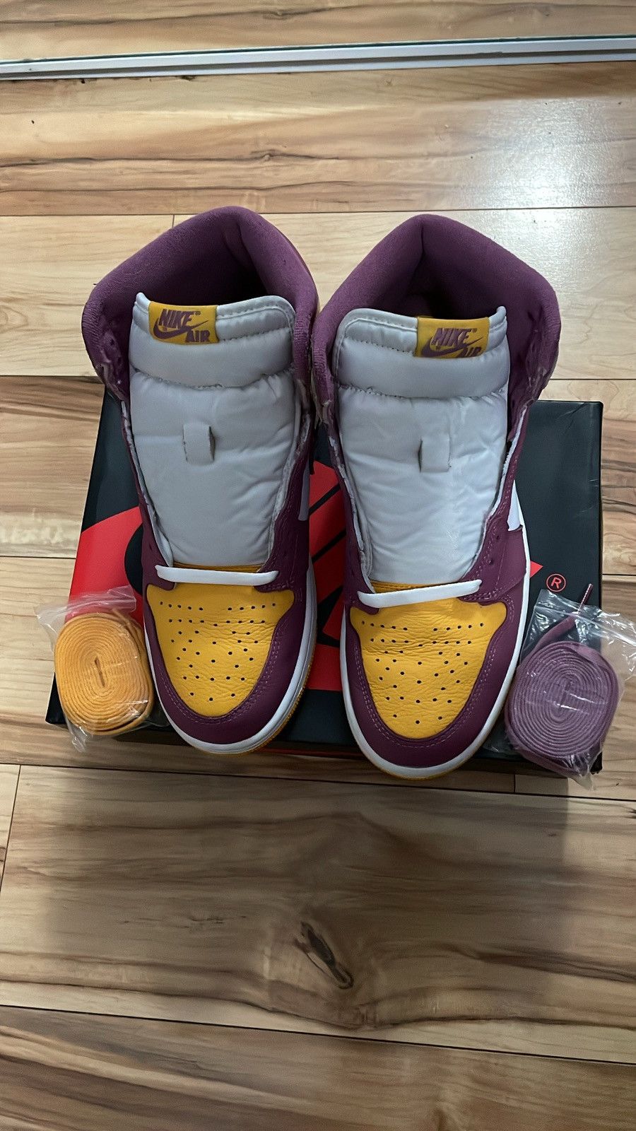 Jordan Brand Jordan 1 brotherhood size 9/5 Size US 9.5 / EU 42-43 - 1 Thumbnail