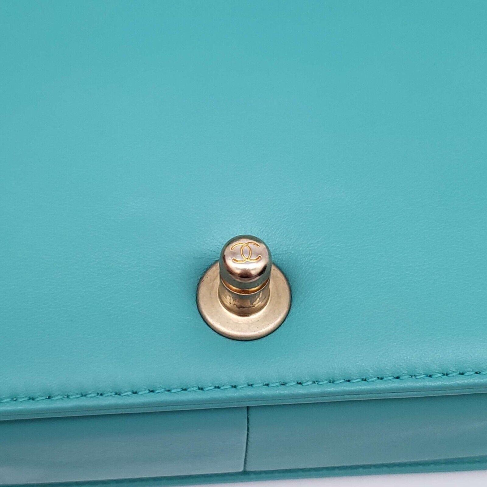 Chanel Authentic CHANEL Boy Green Leather Shoulder Bag 2650-080524 Size ONE SIZE - 24 Thumbnail