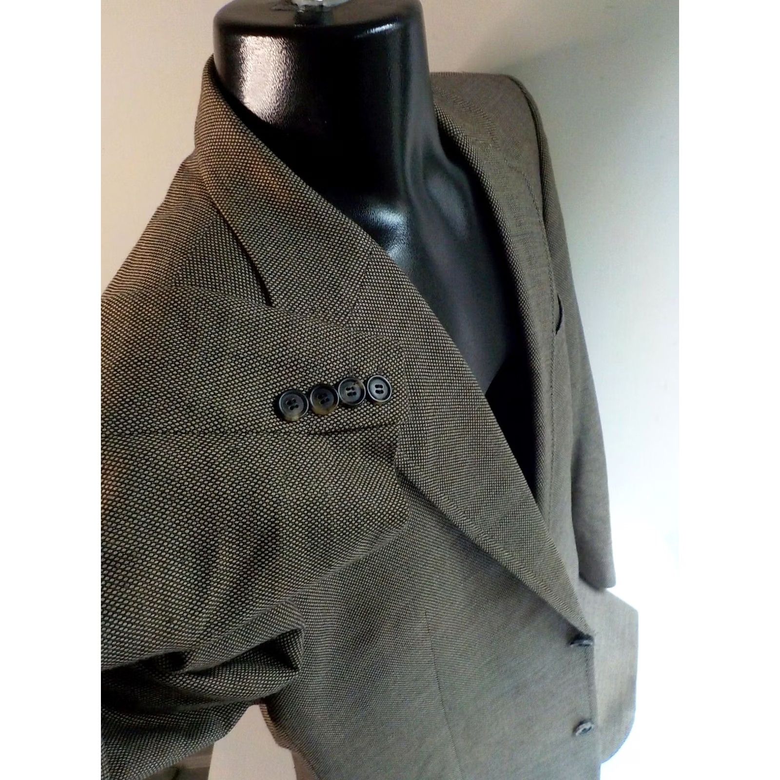 Hugo Boss VINTAGE BOSS HUGO BOSS 2 Button Men's Suit Black/Beige Rayon/Wool 44L 36x30 Pants 2 Piece Mens Size 44R - 4 Thumbnail