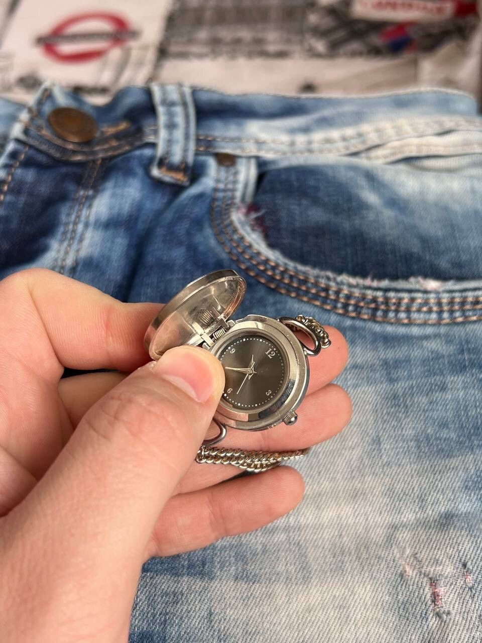 Japanese Brand × Vintage Vintage 96 Crystal Japanese style futuristic Watch Size ONE SIZE - 2 Thumbnail