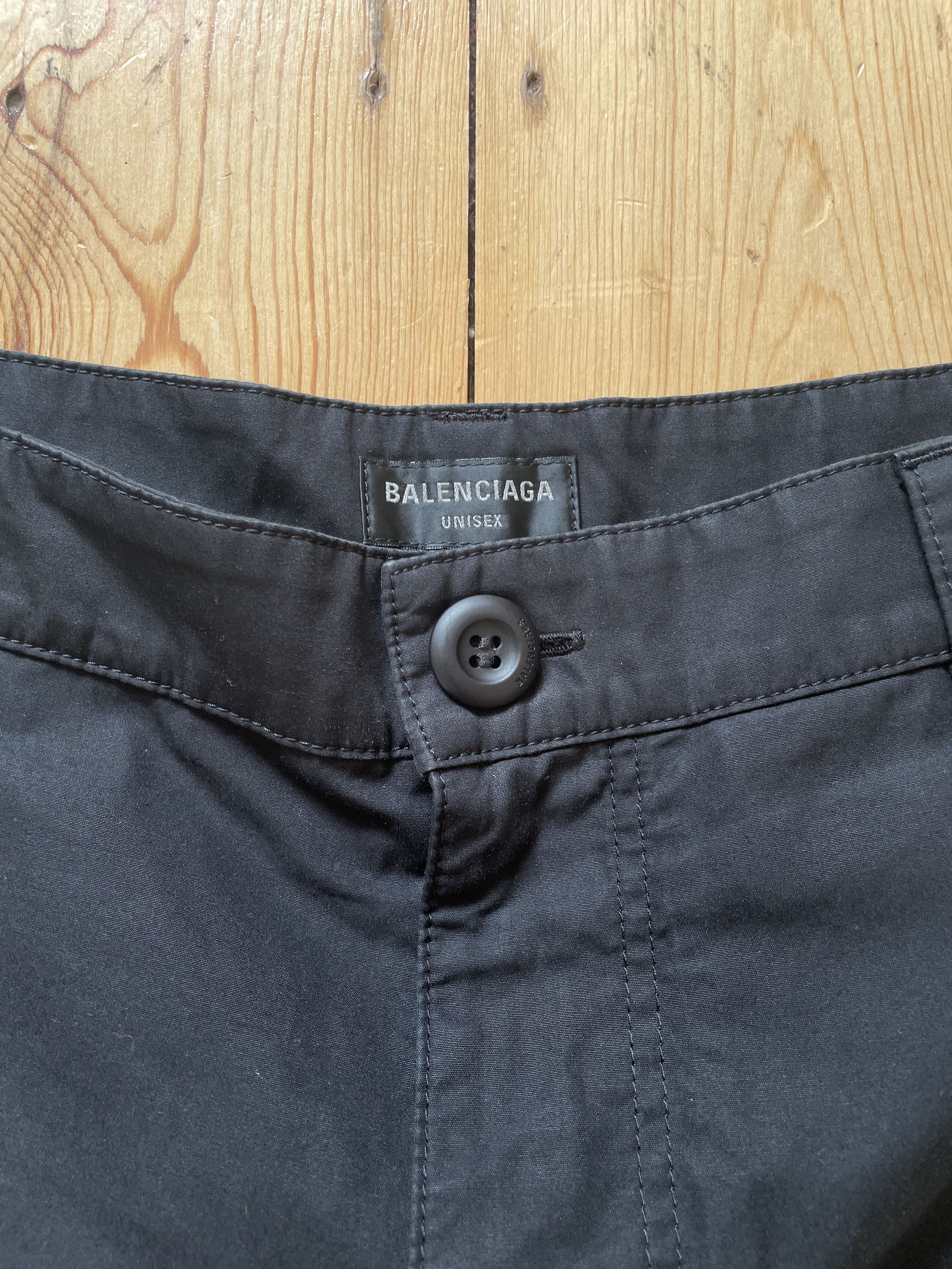Balenciaga Balenciaga - Baggy Cotton Poplin Cargo Shorts Size US 34 / EU 50 - 4 Thumbnail