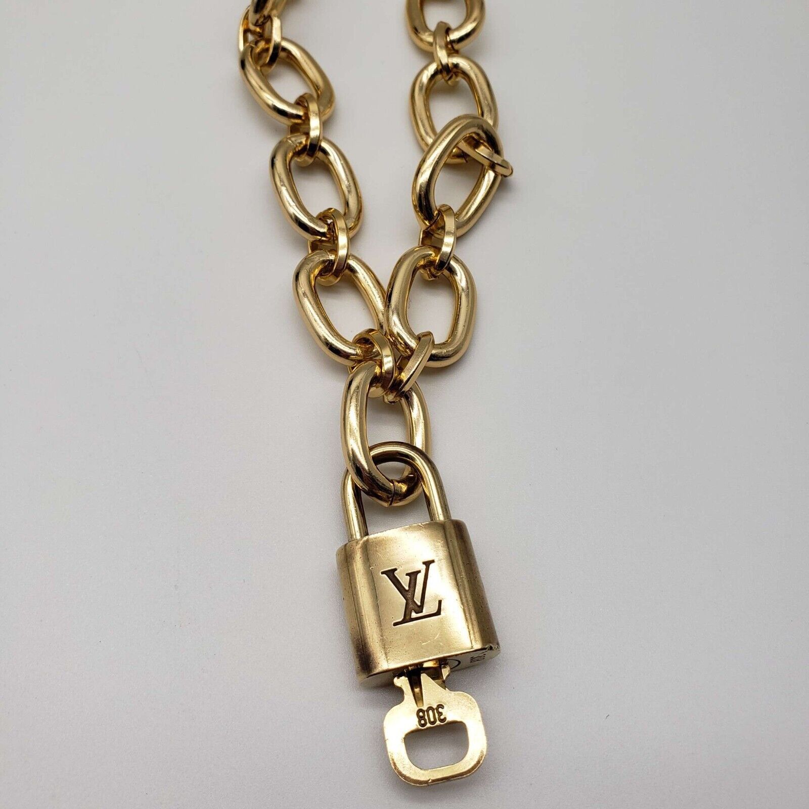 Louis Vuitton Auth Louis Vuitton Lock & Key w/ Unbranded Gold Plated Chain Size ONE SIZE - 6 Thumbnail
