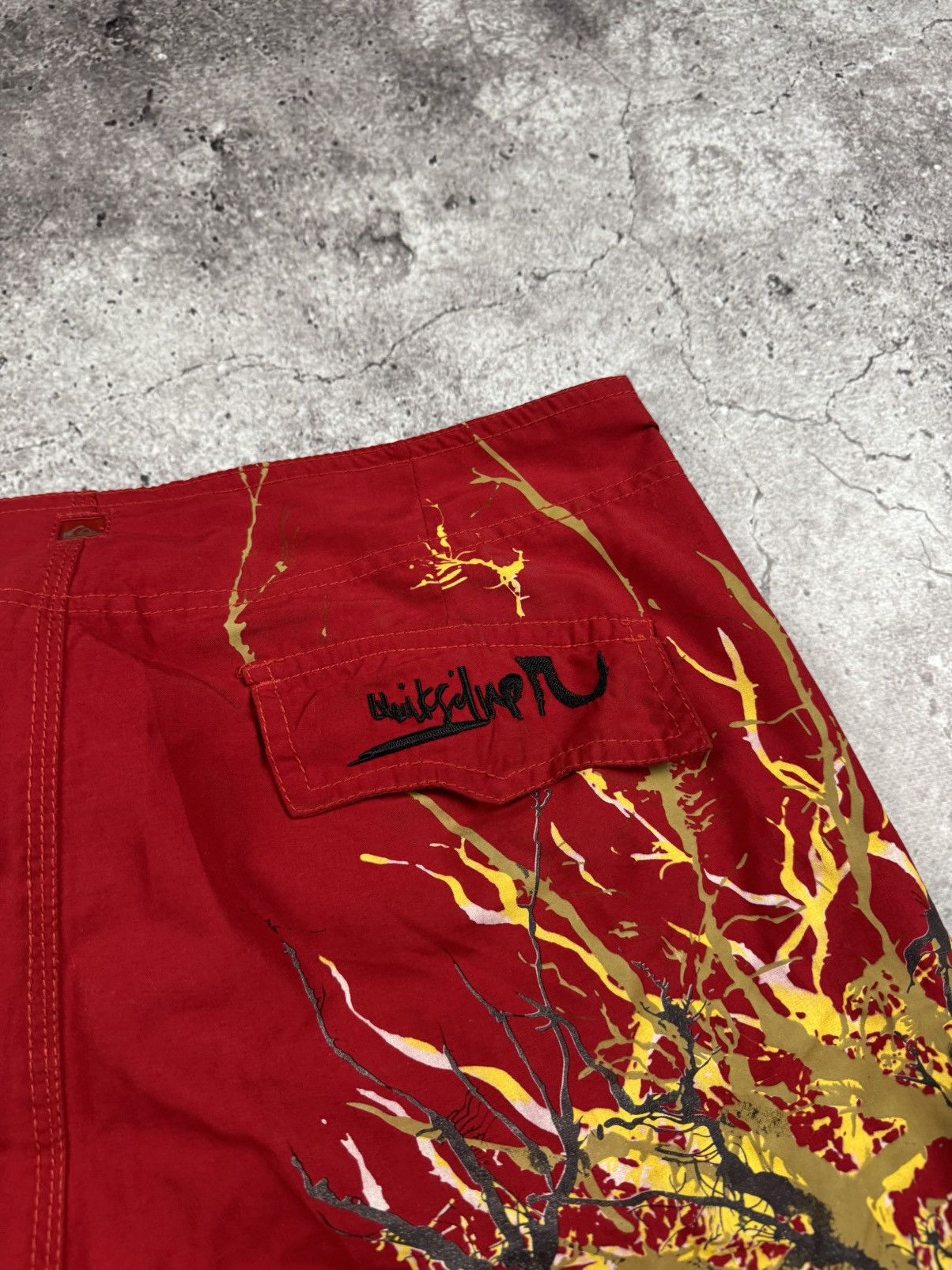 Quiksilver VINAGE QUICKSILVER Y2K FIRE GOLD TREE GRAPHIC SHORTS BILLA Size US 34 / EU 50 - 5 Thumbnail