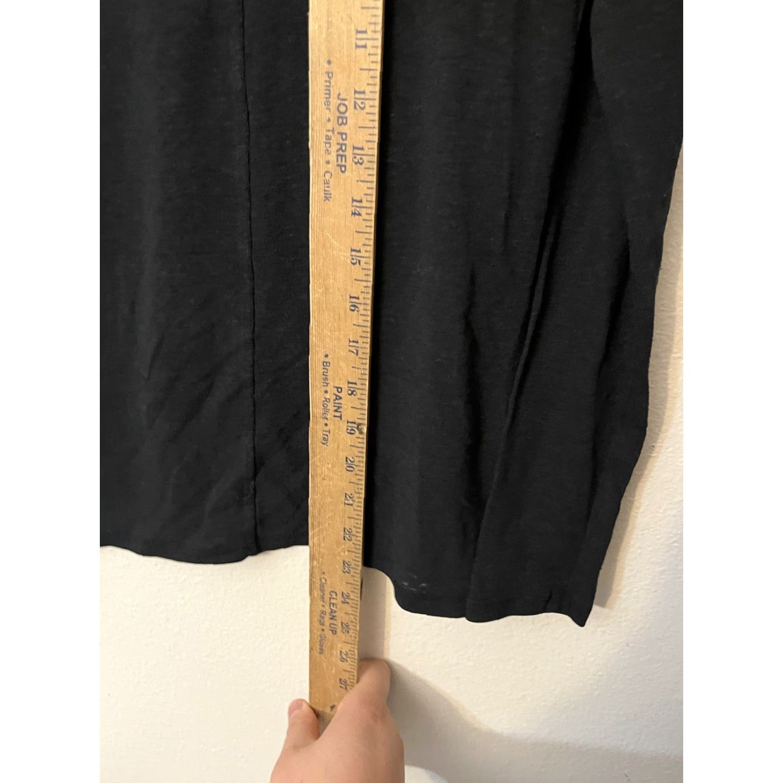 Old Navy **Old Navy Womens Size XS Black T-Shirt** User: Old Navy Womens Size XS Black Classic/Fitted Sleeve T-Shirt Size XS / US 0-2 / IT 36-38 - 4 Thumbnail