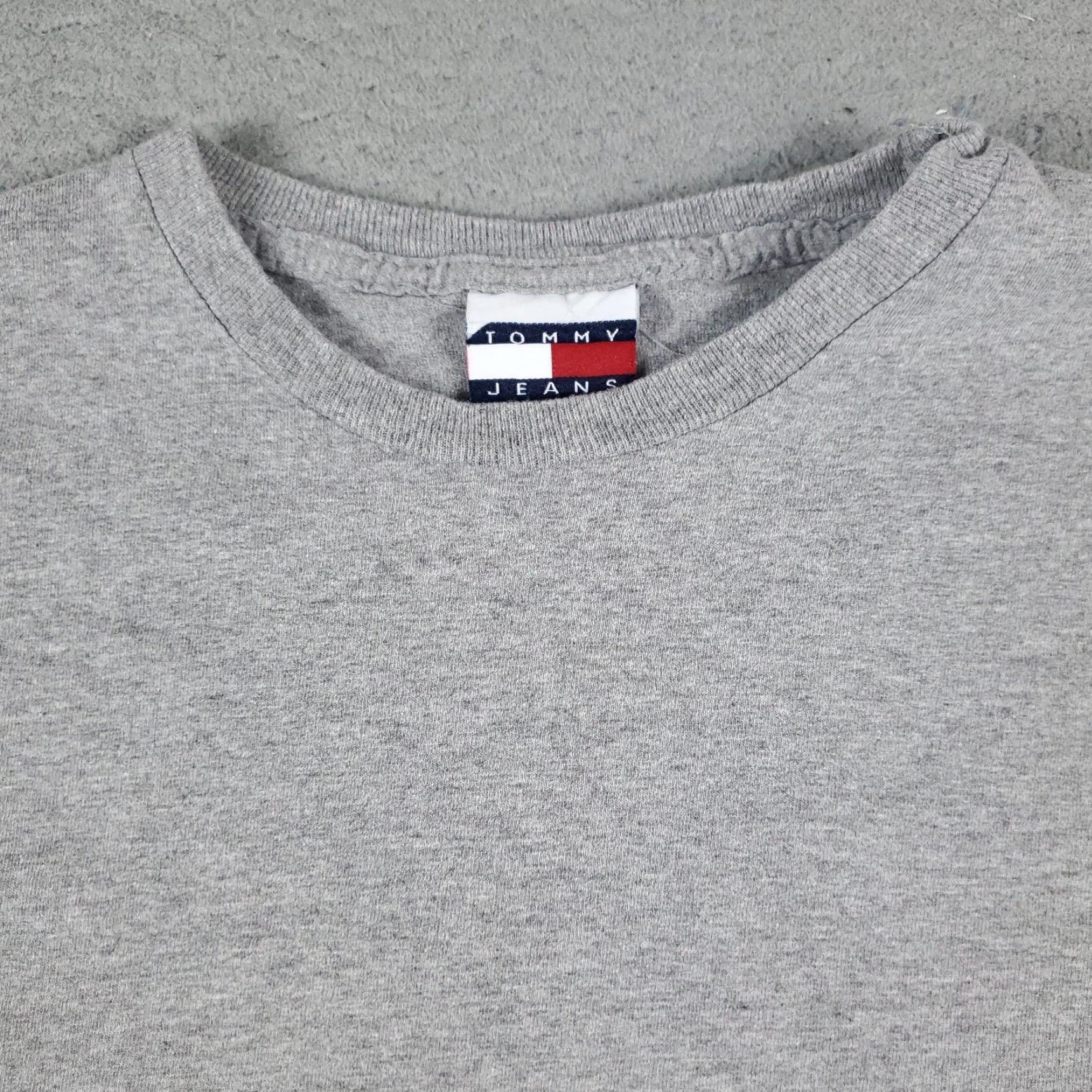Tommy Hilfiger Tommy Hilfiger T-Shirt Men’s Medium Gray Crew Neck Short Sleeve Casual Cotton Logo Verbiage (Classic Modern American) Mens Size US M / EU 48-50 / 2 - 2 Thumbnail