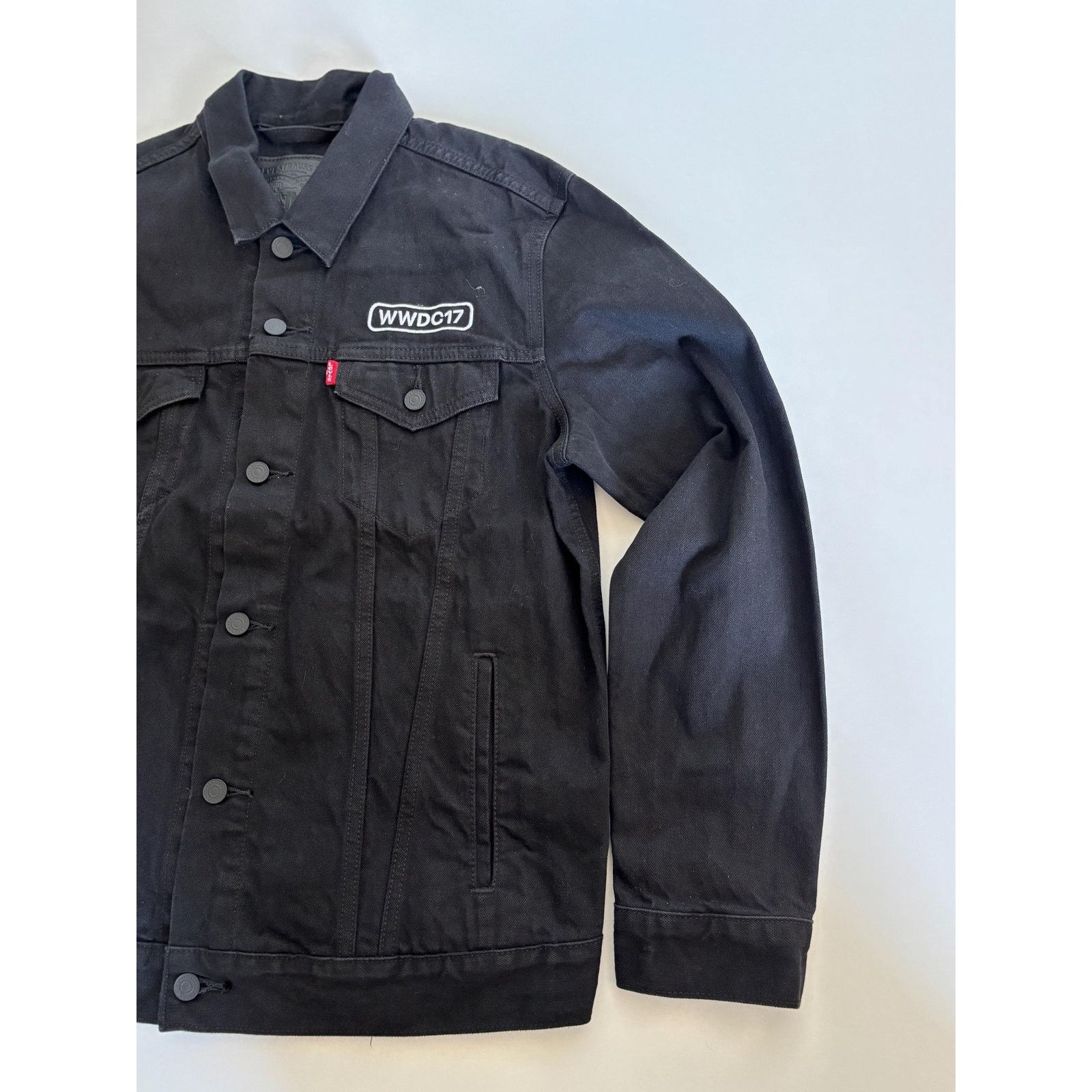 Levi's Levi's WWDC17 Apple Trucker Jacket Black Denim Collectible Size US L / EU 52-54 / 3 - 6 Thumbnail