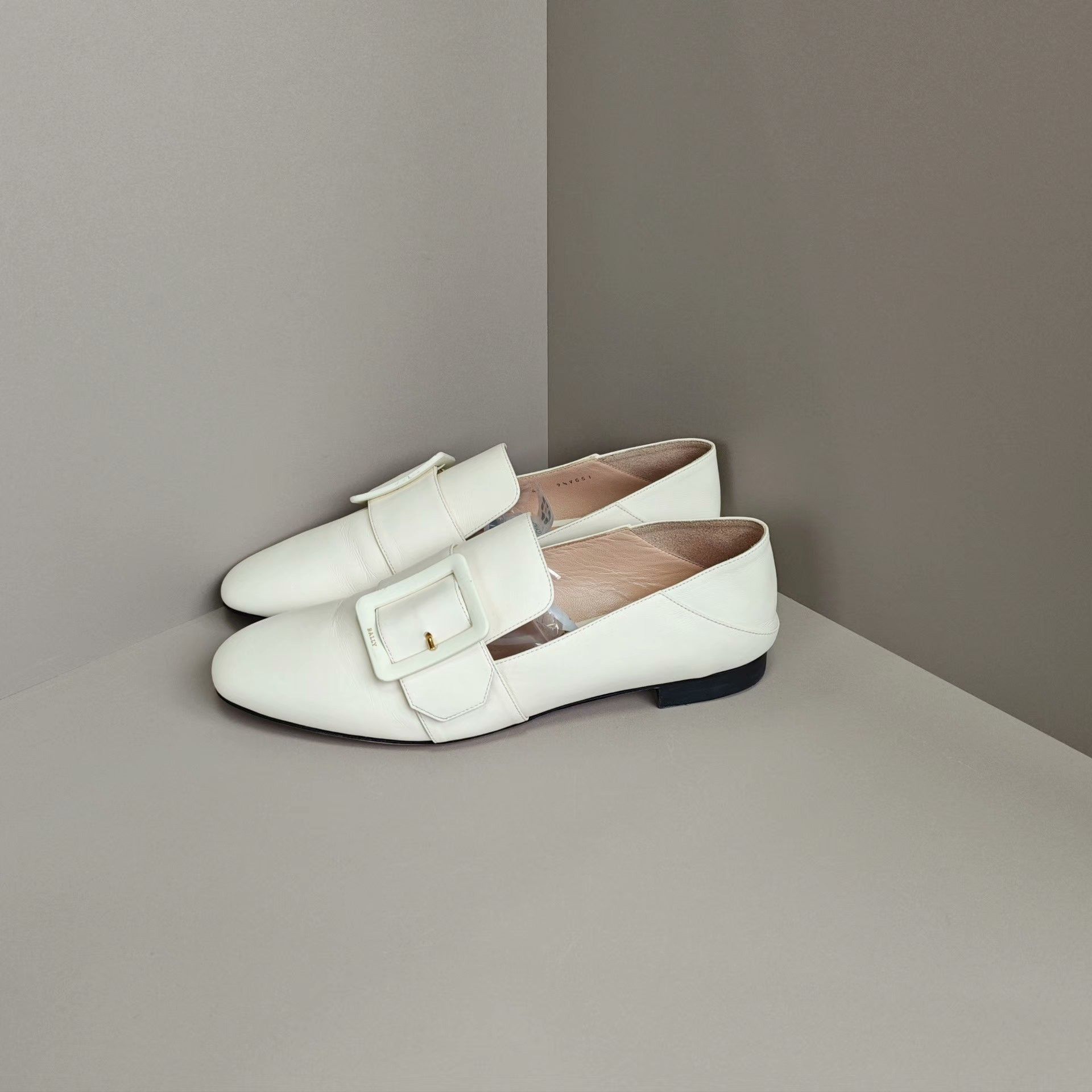 Bally Bally Casual Lowtop Sneakers us_10 Women Size US 10 / IT 40 - 1 Thumbnail