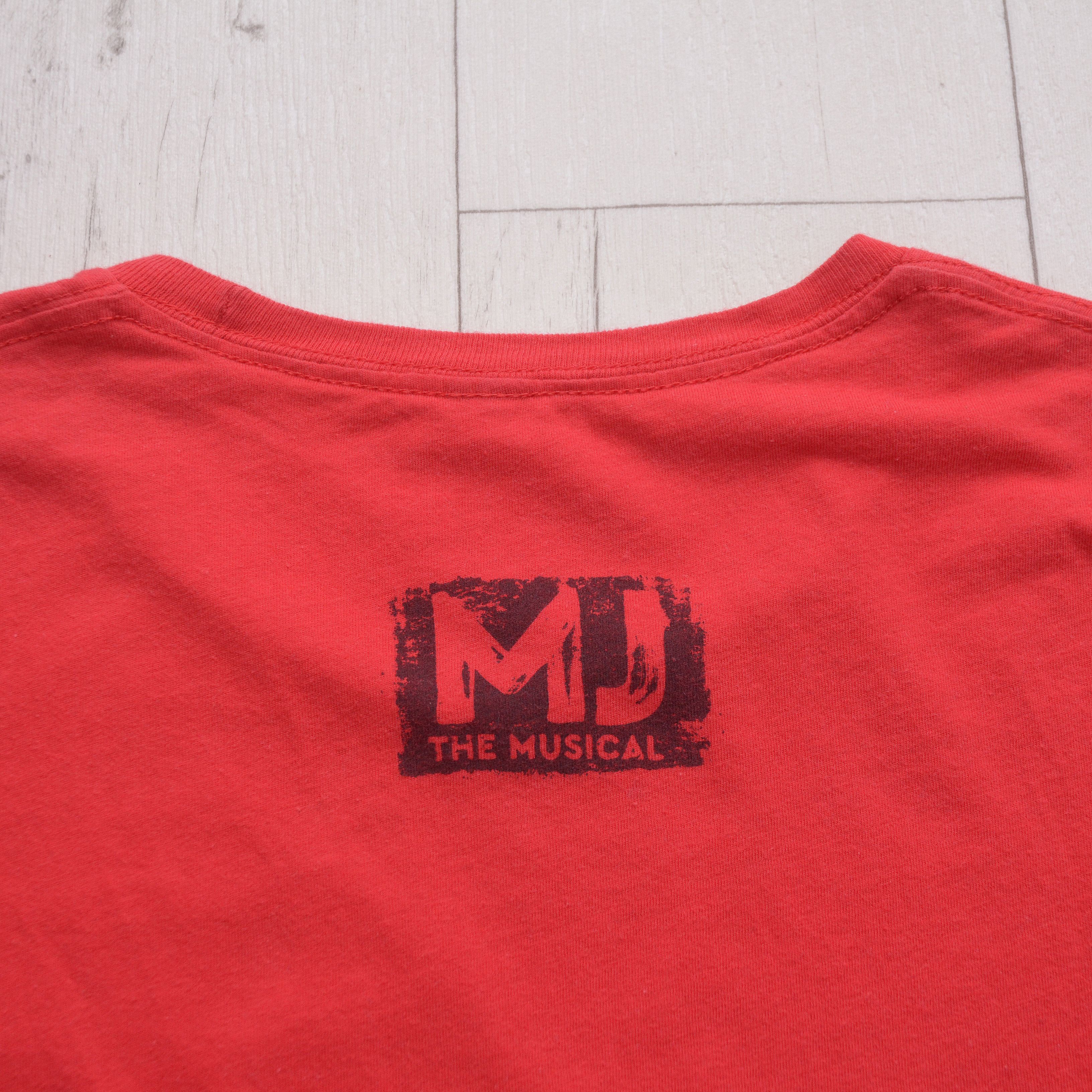 Michael Jackson × Vintage MJ THE MUSICAL Fitted Logo Michael Jackson Tee Red Y2K Size M / US 6-8 / IT 42-44 - 8 Thumbnail