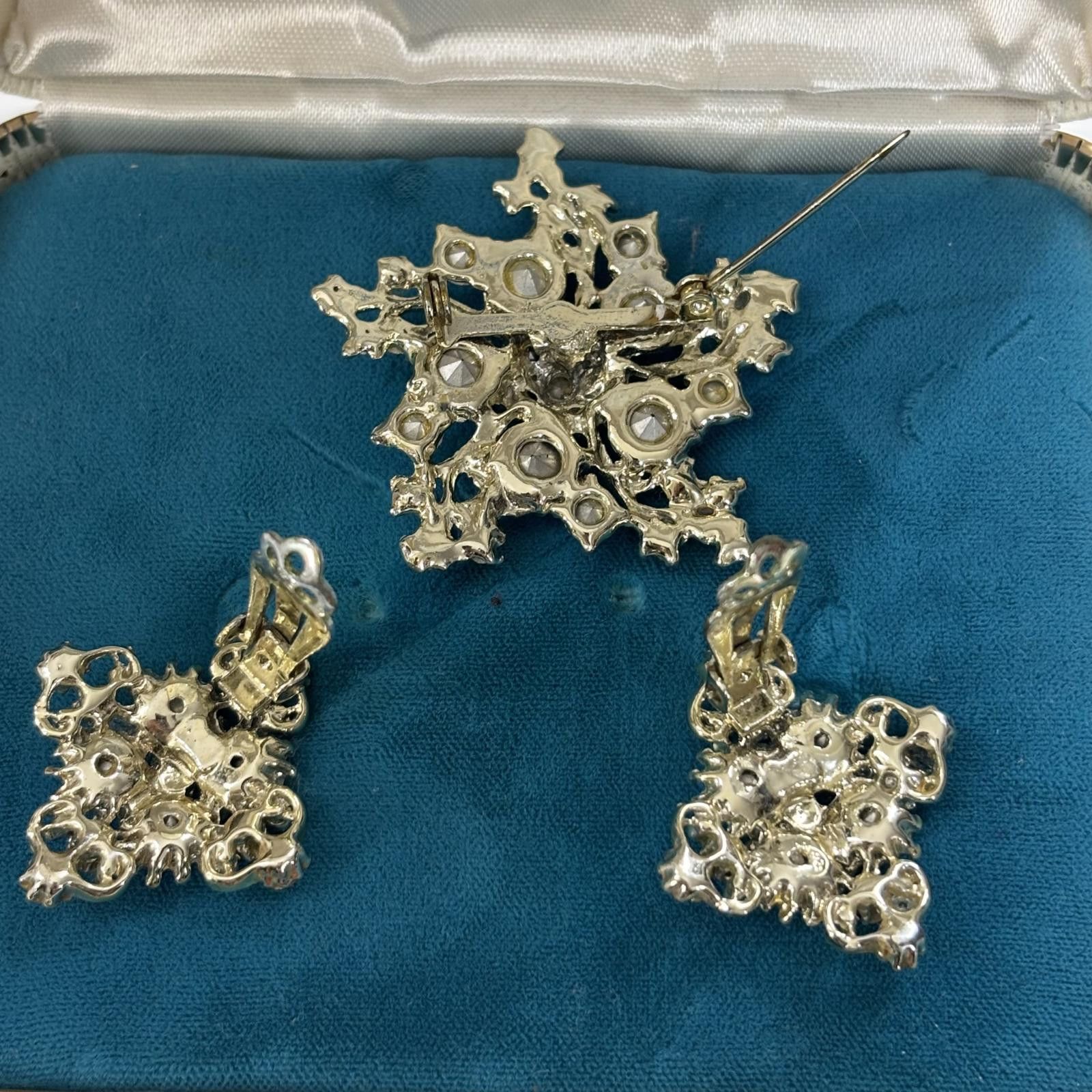 Other Vtg 70s/80s Red rhinestone gold tone brooch/earring set Size ONE SIZE - 5 Thumbnail
