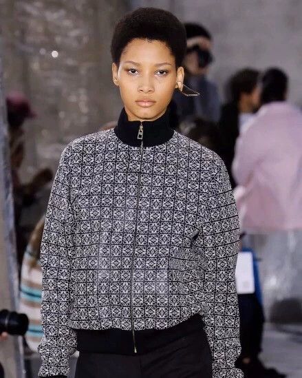 Loewe Loewe Black logo printed sheepskin zipper long sleeve leat Size S / US 4 / IT 40 - 8 Thumbnail