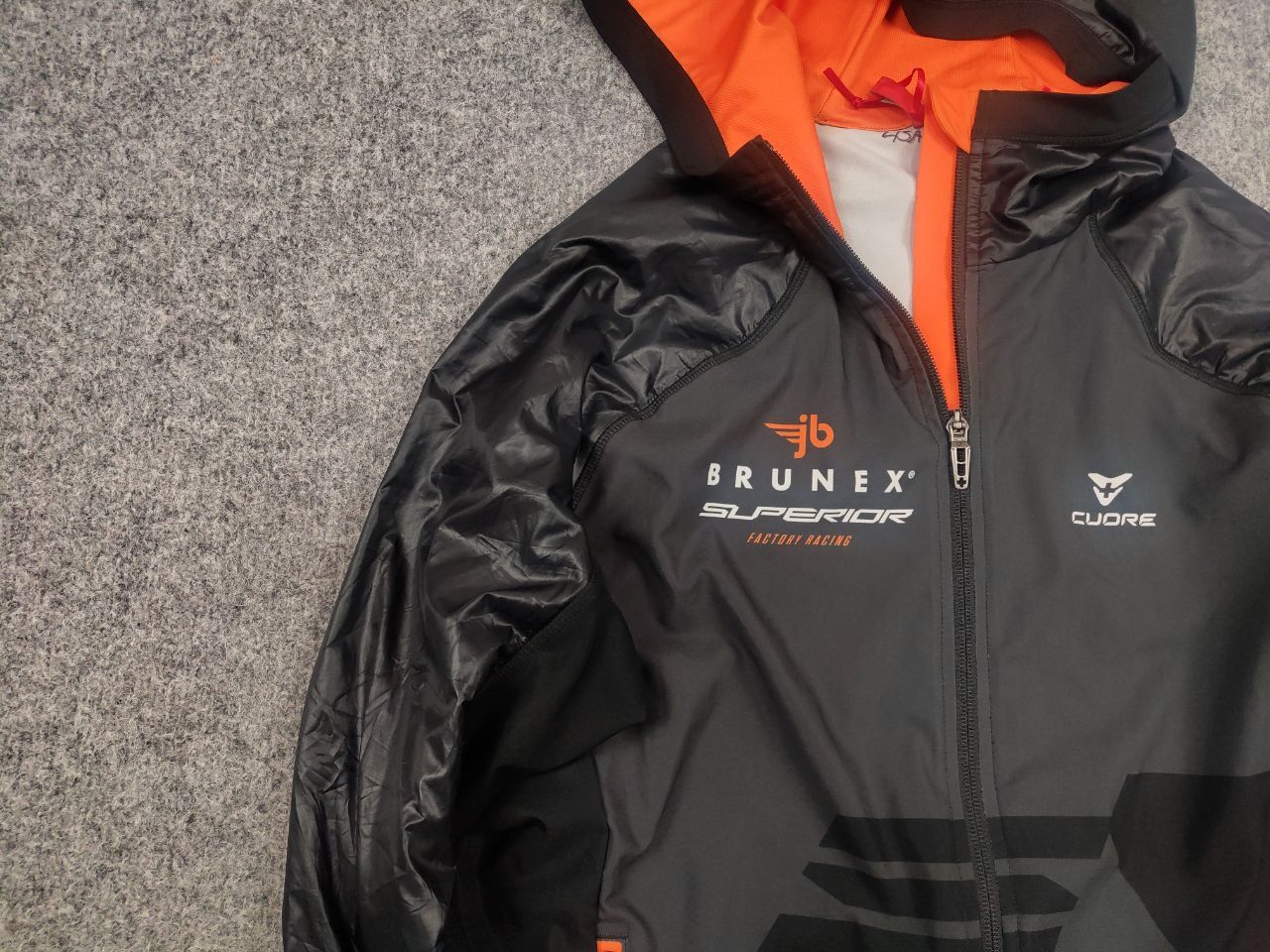 Rapha Cuore Cycling Rain Tail Black Hooded Women’s Jacket racing Size XL / US 12-14 / IT 48-50 - 6 Thumbnail