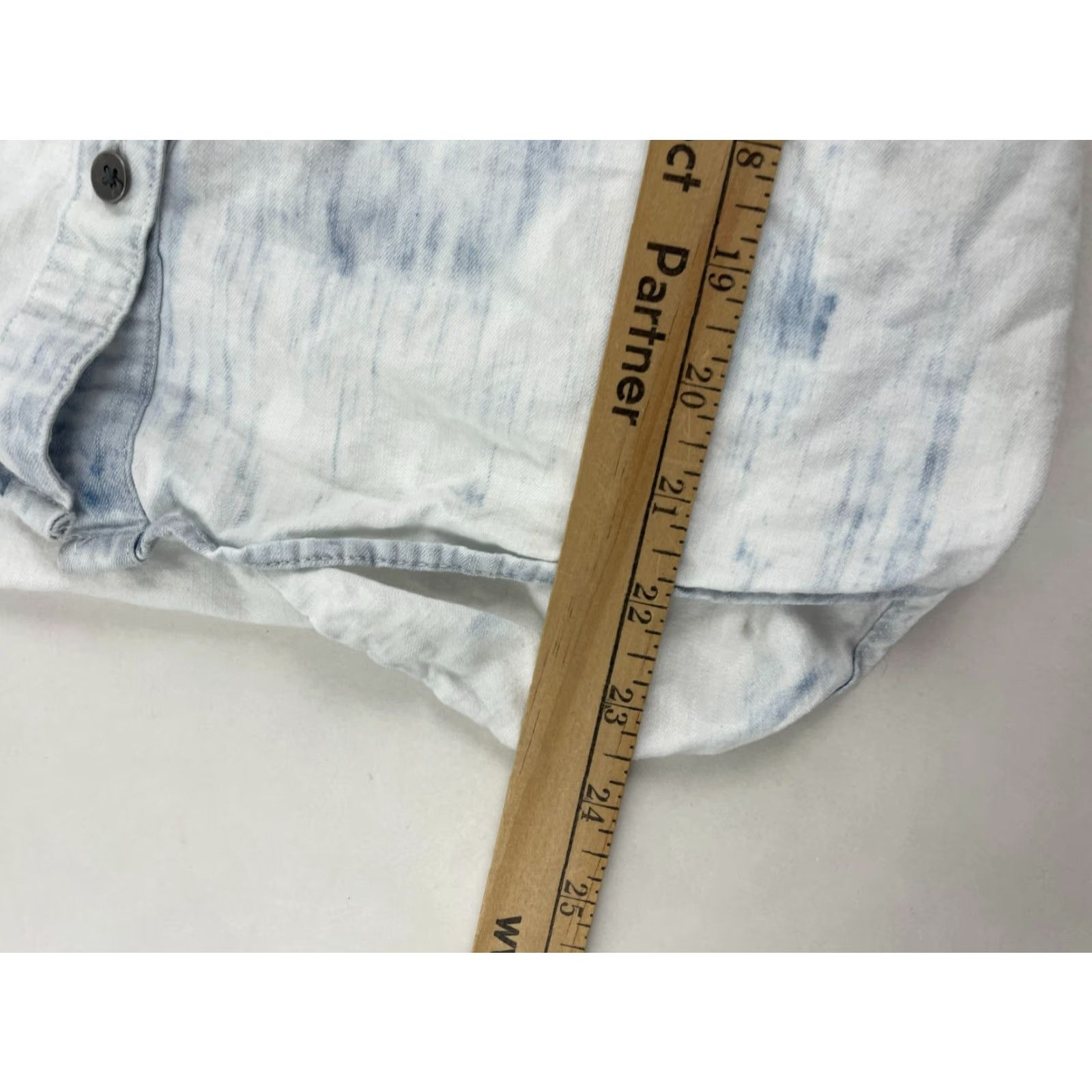Vintage Rock & Republic Shirt XS Women's Bleach Dyed Button Up Cuffed Sleeveless, White? Blue. Size XS / US 0-2 / IT 36-38 - 6 Thumbnail