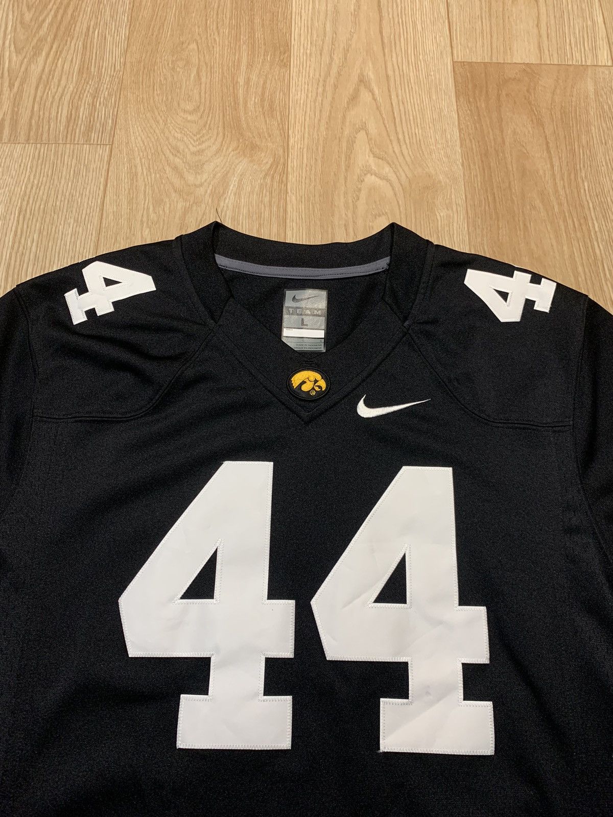 Nike Vintage Nike Iowa Hawkeyes 44 Jersey T-Shirt Size US L / EU 52-54 / 3 - 5 Thumbnail