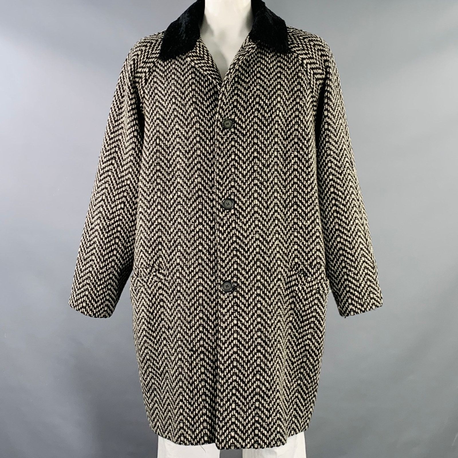 Versace Vintage VERSUS Black White Herringbone Raglan Coat Size US L / EU 52-54 / 3 - 1 Thumbnail