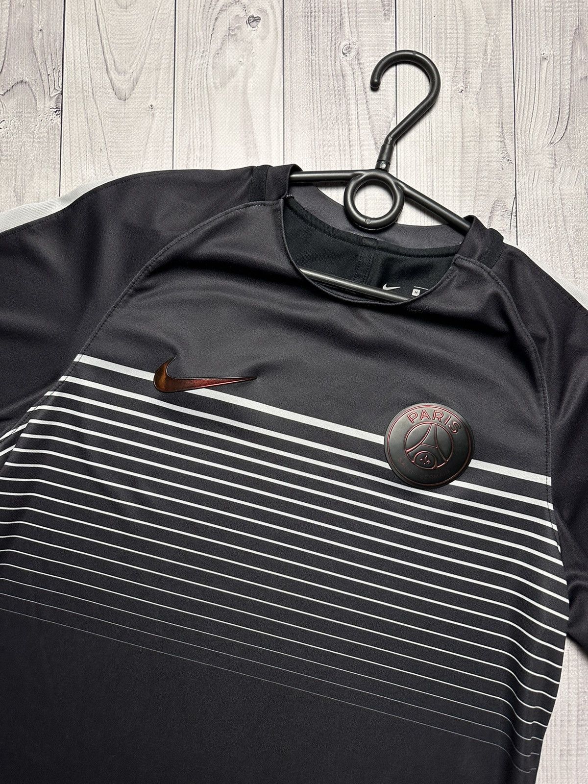 Nike Vintage Nike PSG soccer jersey size M rare striped Size US M / EU 48-50 / 2 - 2 Thumbnail