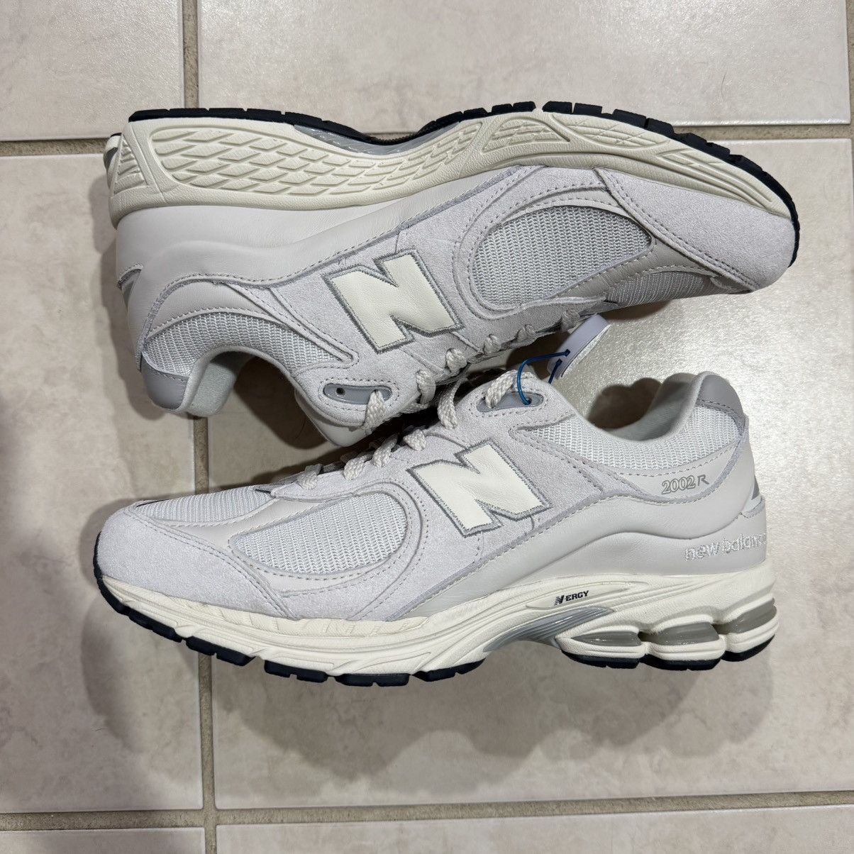 New Balance New Balance 2002r “Linen Fog Raincloud” Men’s 9 (M2002RO1) Size US 9 / EU 42 - 2 Thumbnail