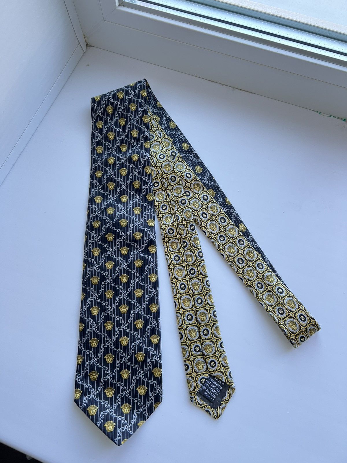 Gianni Versace 90’s Medusa Silk Tie