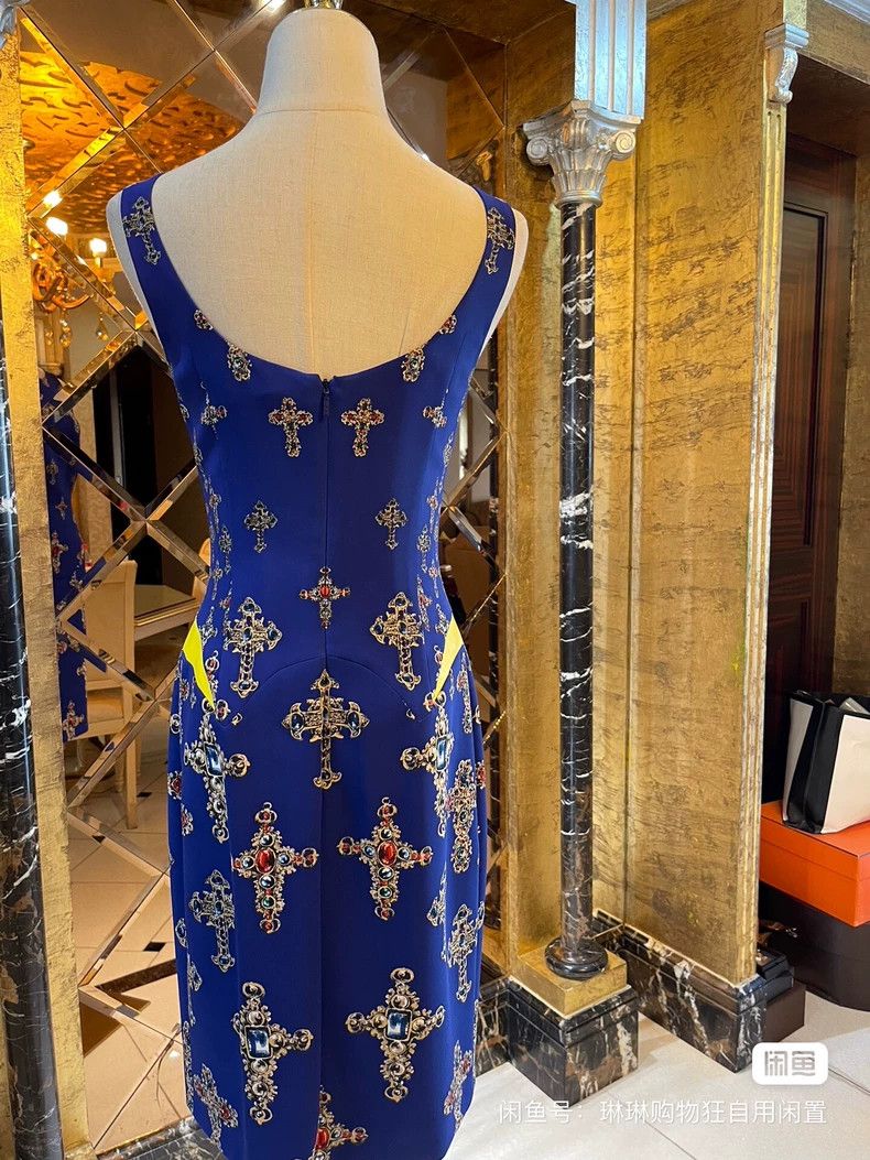 Versace Versace Three-dimensional rhinestone heavy work dress Size M / US 6-8 / IT 42-44 - 7 Thumbnail