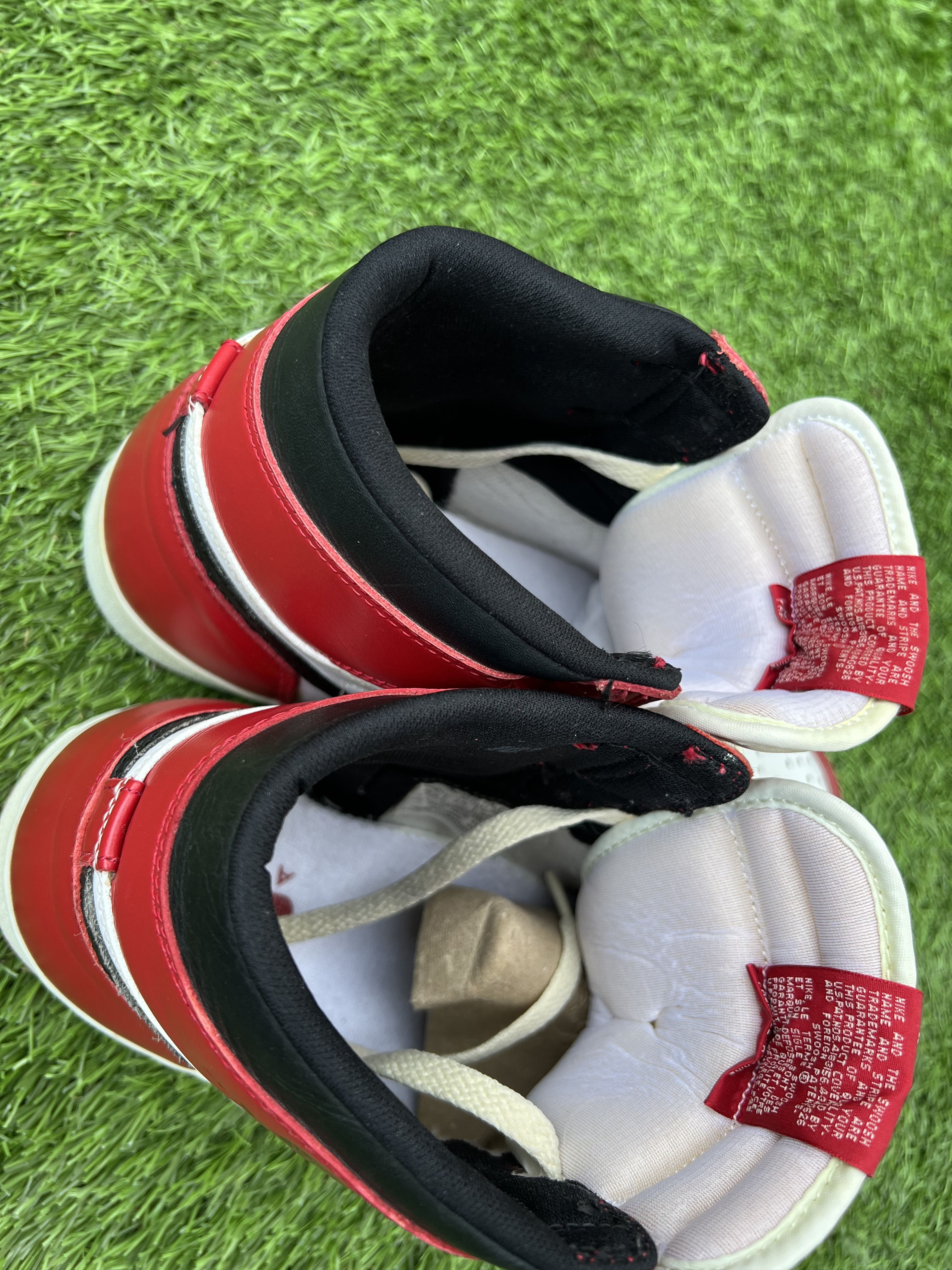 Jordan Brand Jordan 1 Retro High Chicago 1994 (Includes box and card) Size US 10.5 / EU 43-44 - 17 Thumbnail
